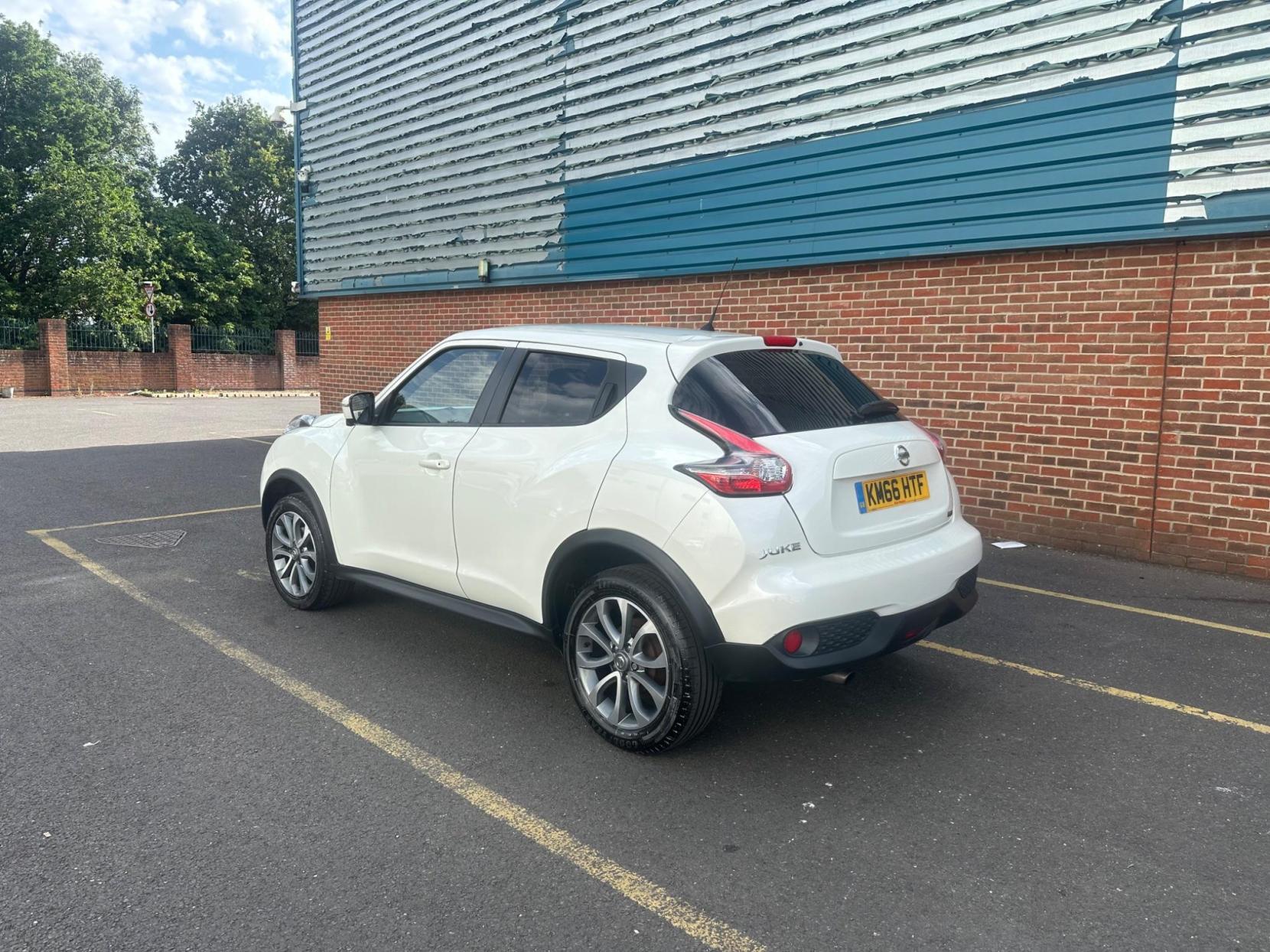 Nissan Juke 1.2 DIG-T Tekna Euro 6 (s/s) 5dr