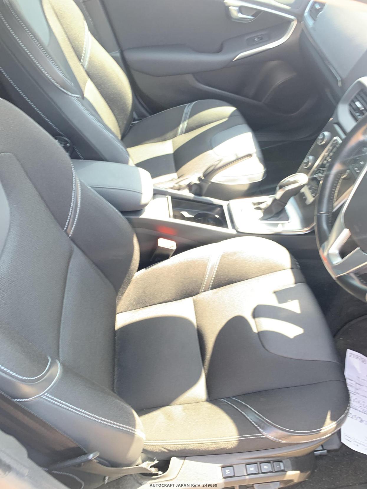 Volvo V40 1.6 T4 SE Hatchback 5dr Petrol Powershift Euro 5 (s/s) (180 ps)