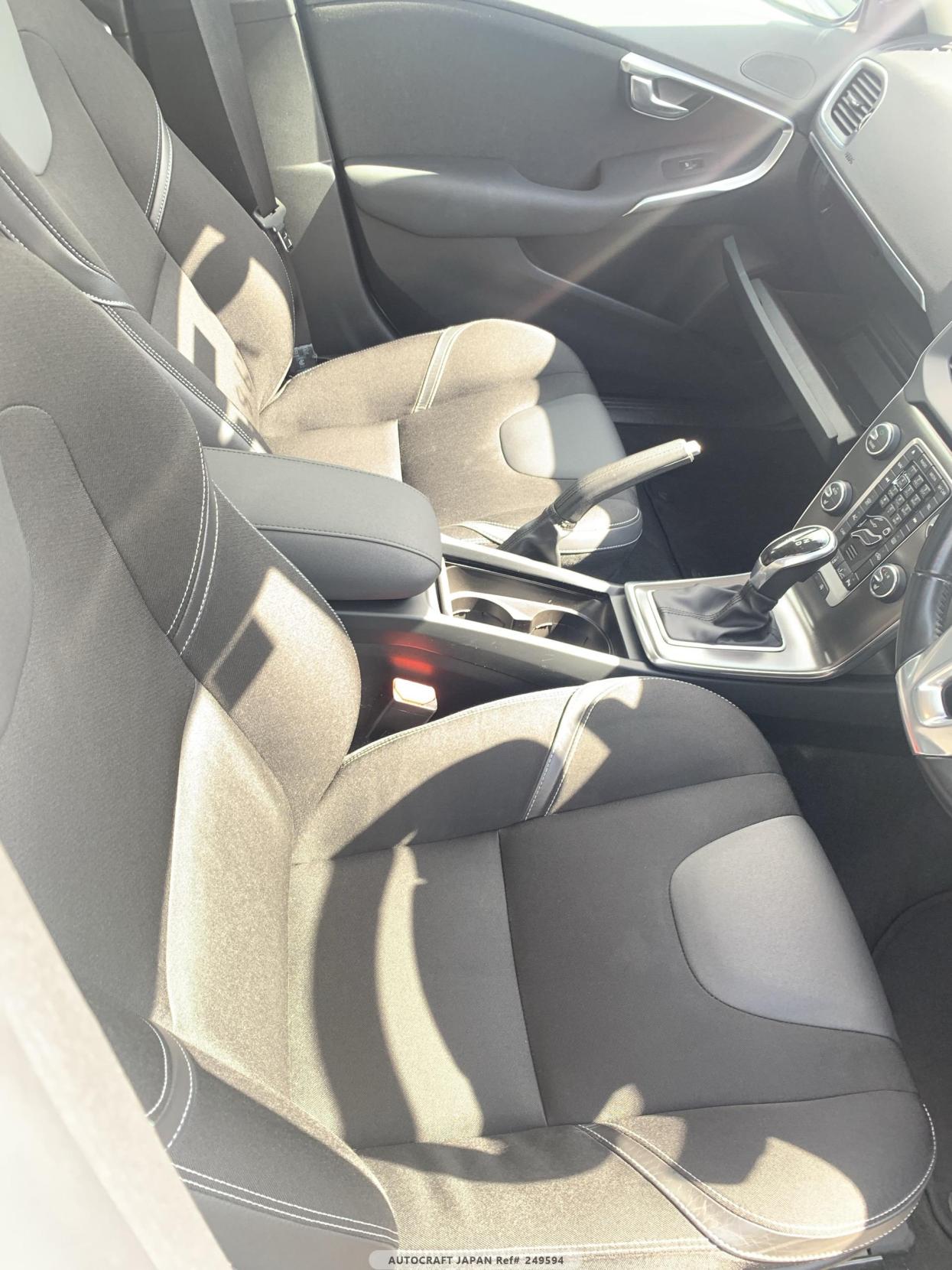 Volvo V40 1.6 T4 SE Hatchback 5dr Petrol Powershift Euro 5 (s/s) (180 ps)