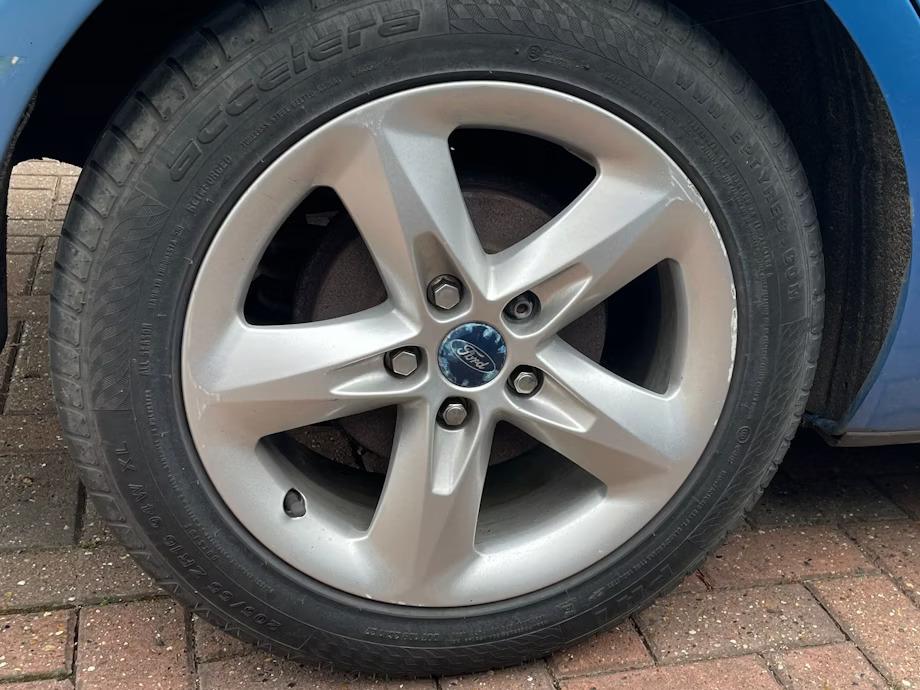 Ford Focus 1.6 Zetec Hatchback 5dr Petrol Manual (159 g/km, 99 bhp)