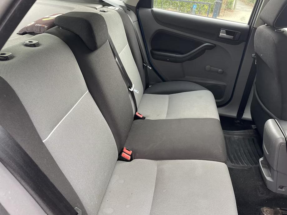 Ford Focus 1.6 Zetec Hatchback 5dr Petrol Manual (159 g/km, 99 bhp)