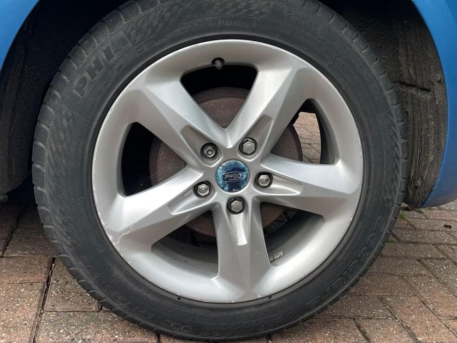Ford Focus 1.6 Zetec Hatchback 5dr Petrol Manual (159 g/km, 99 bhp)