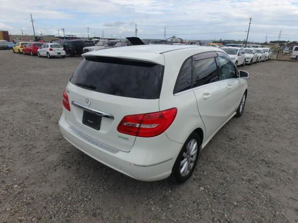 Mercedes-Benz B Class 1.6 B200 BlueEfficiency Sport MPV 5dr Petrol 7G-DCT Euro 5 (s/s) (156 ps)