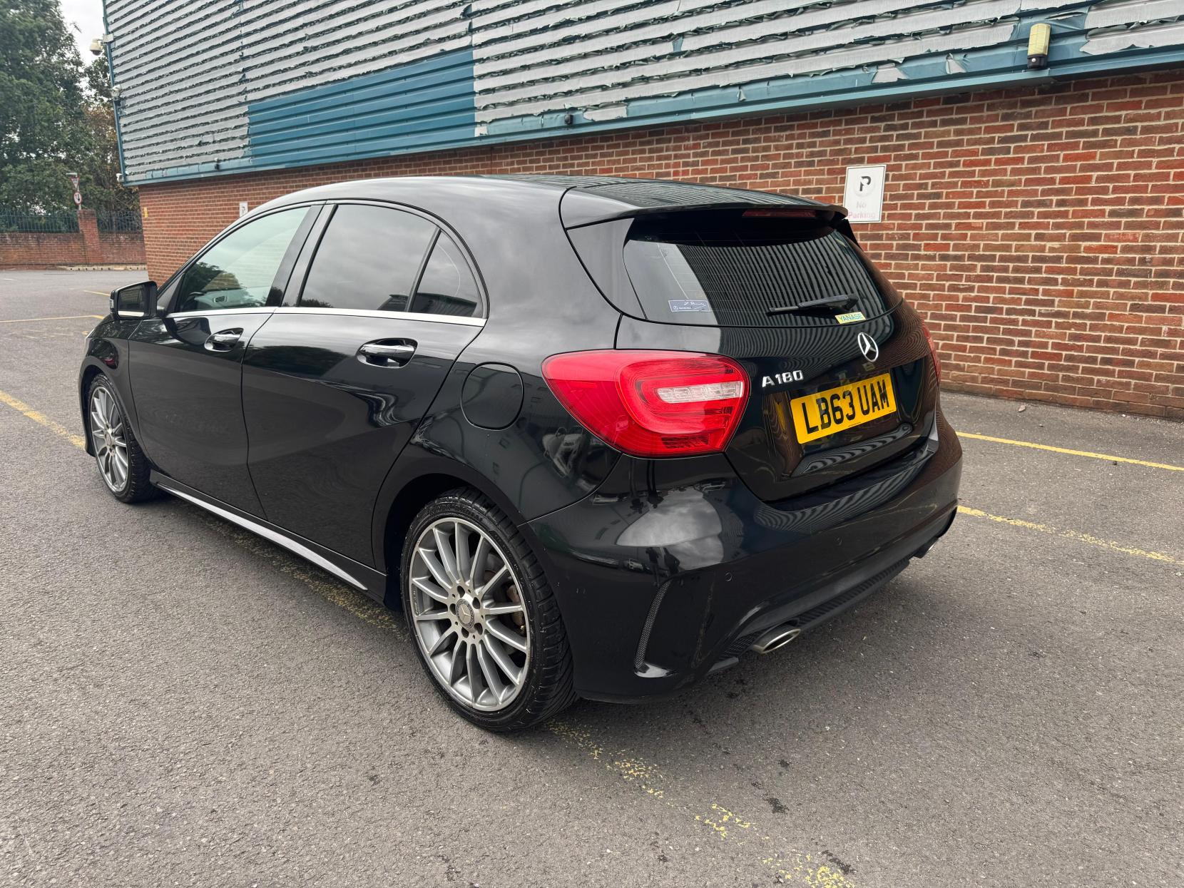Mercedes-Benz A Class 1.6 A180 Sport Hatchback 5dr Petrol 7G-DCT Euro 6 (s/s) (122 ps)