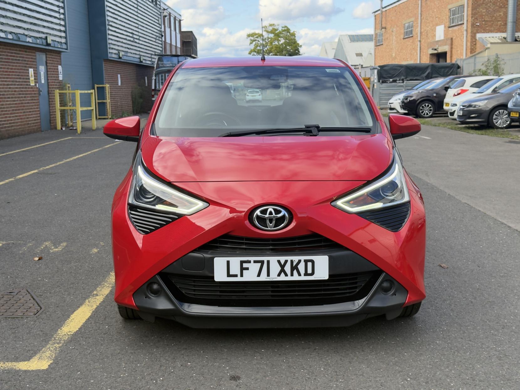 Toyota AYGO 1.0 VVT-i x-play Hatchback 5dr Petrol Manual Euro 6 (s/s) (71 ps)