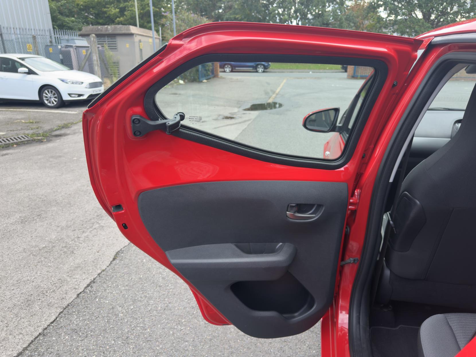 Toyota AYGO 1.0 VVT-i x-play Hatchback 5dr Petrol Manual Euro 6 (s/s) (71 ps)