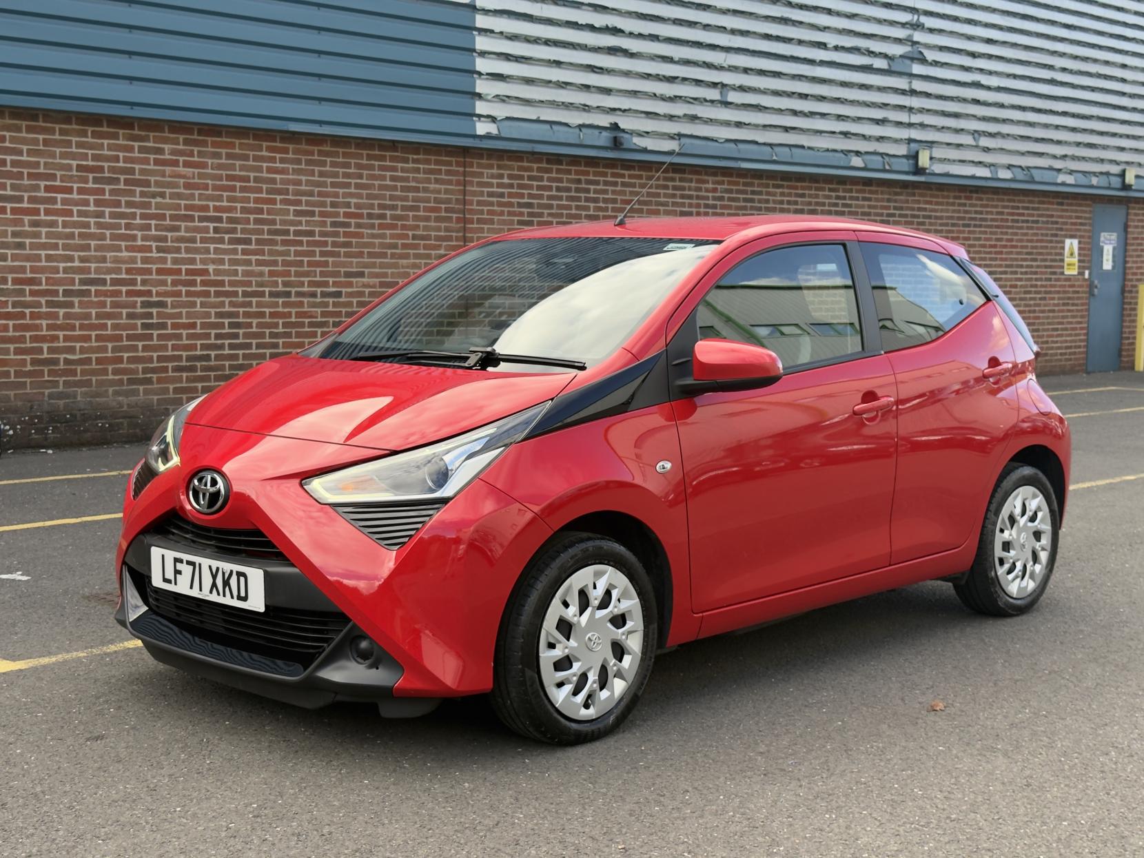Toyota AYGO 1.0 VVT-i x-play Hatchback 5dr Petrol Manual Euro 6 (s/s) (71 ps)