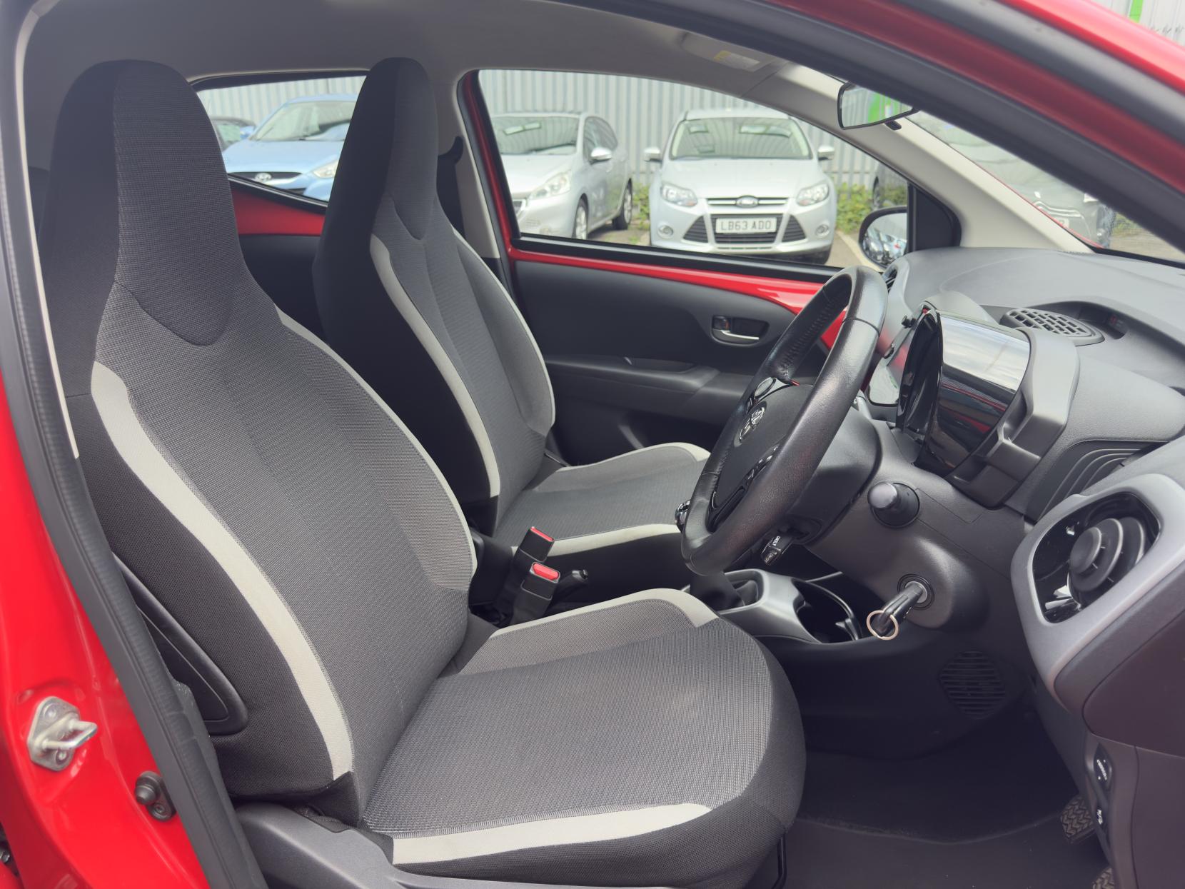 Toyota AYGO 1.0 VVT-i x-play Hatchback 5dr Petrol Manual Euro 6 (s/s) (71 ps)