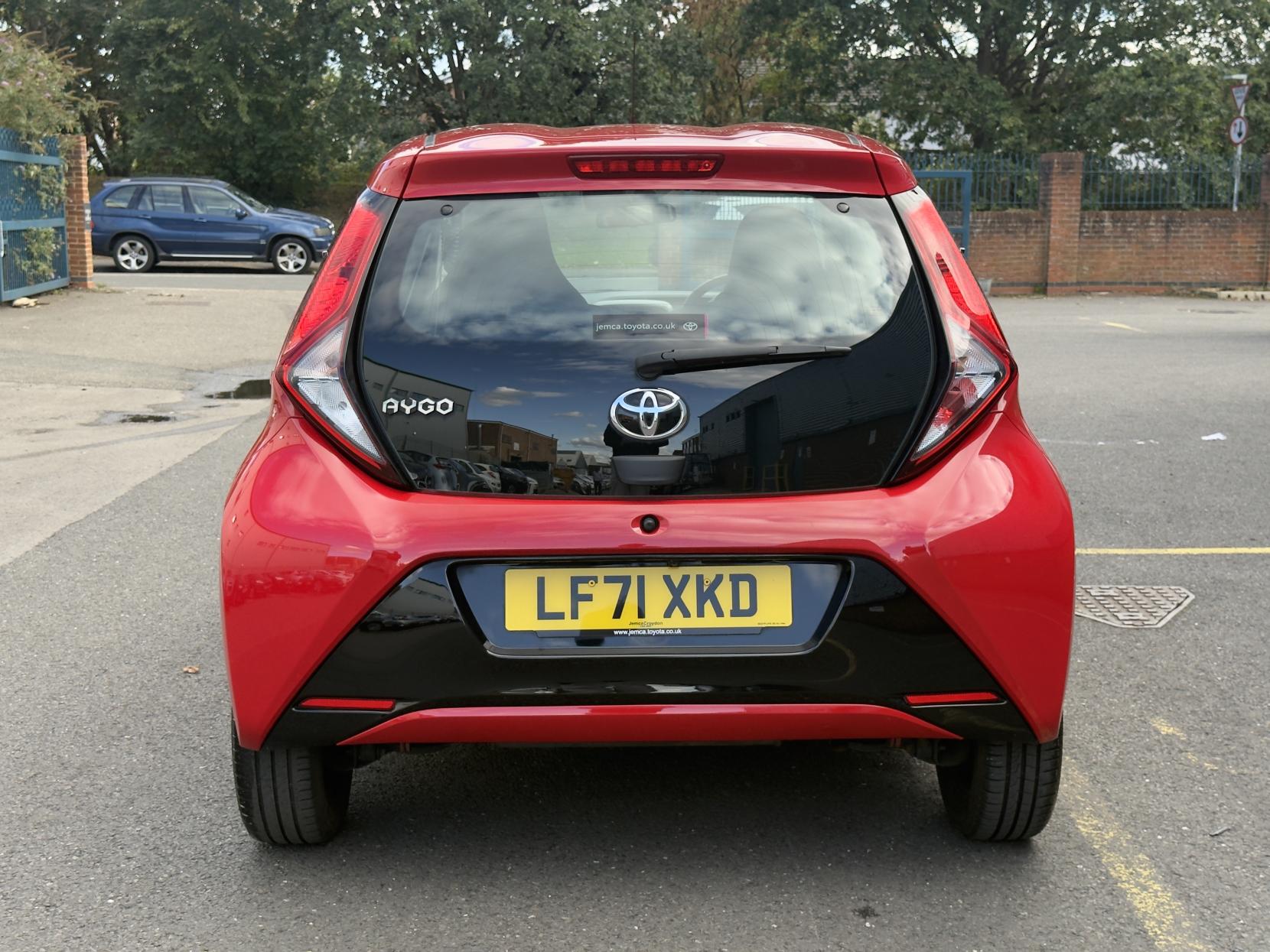 Toyota AYGO 1.0 VVT-i x-play Hatchback 5dr Petrol Manual Euro 6 (s/s) (71 ps)