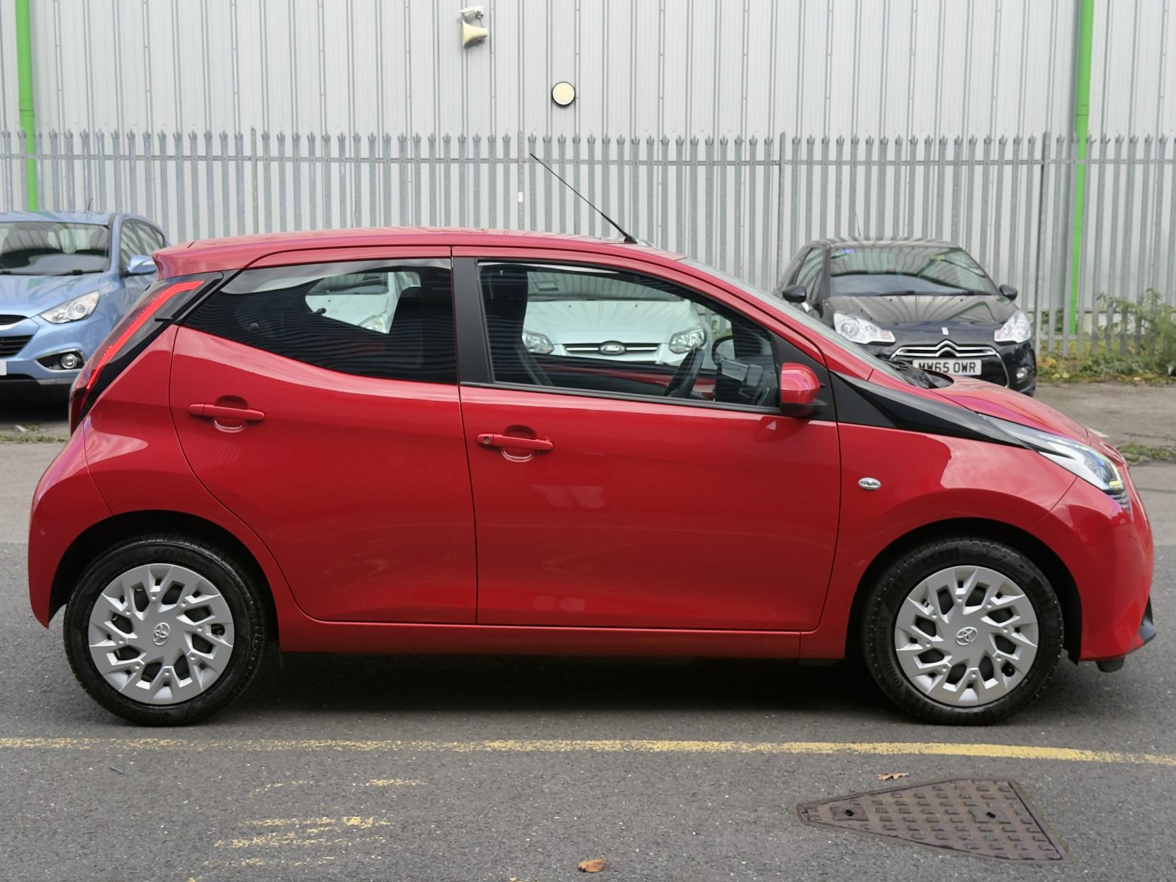 Toyota AYGO 1.0 VVT-i x-play Hatchback 5dr Petrol Manual Euro 6 (s/s) (71 ps)