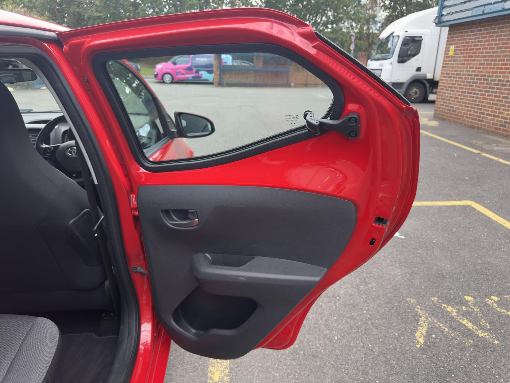 Toyota AYGO 1.0 VVT-i x-play Hatchback 5dr Petrol Manual Euro 6 (s/s) (71 ps)