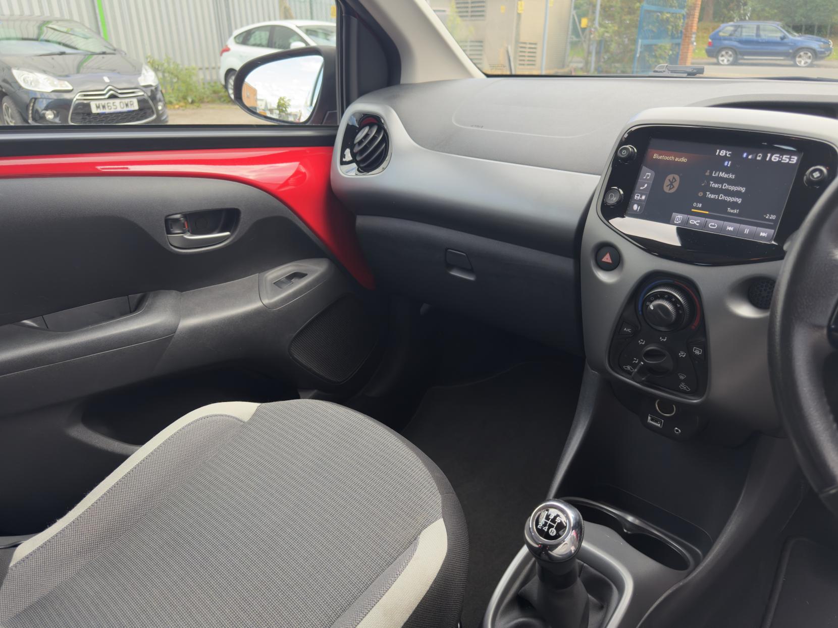 Toyota AYGO 1.0 VVT-i x-play Hatchback 5dr Petrol Manual Euro 6 (s/s) (71 ps)