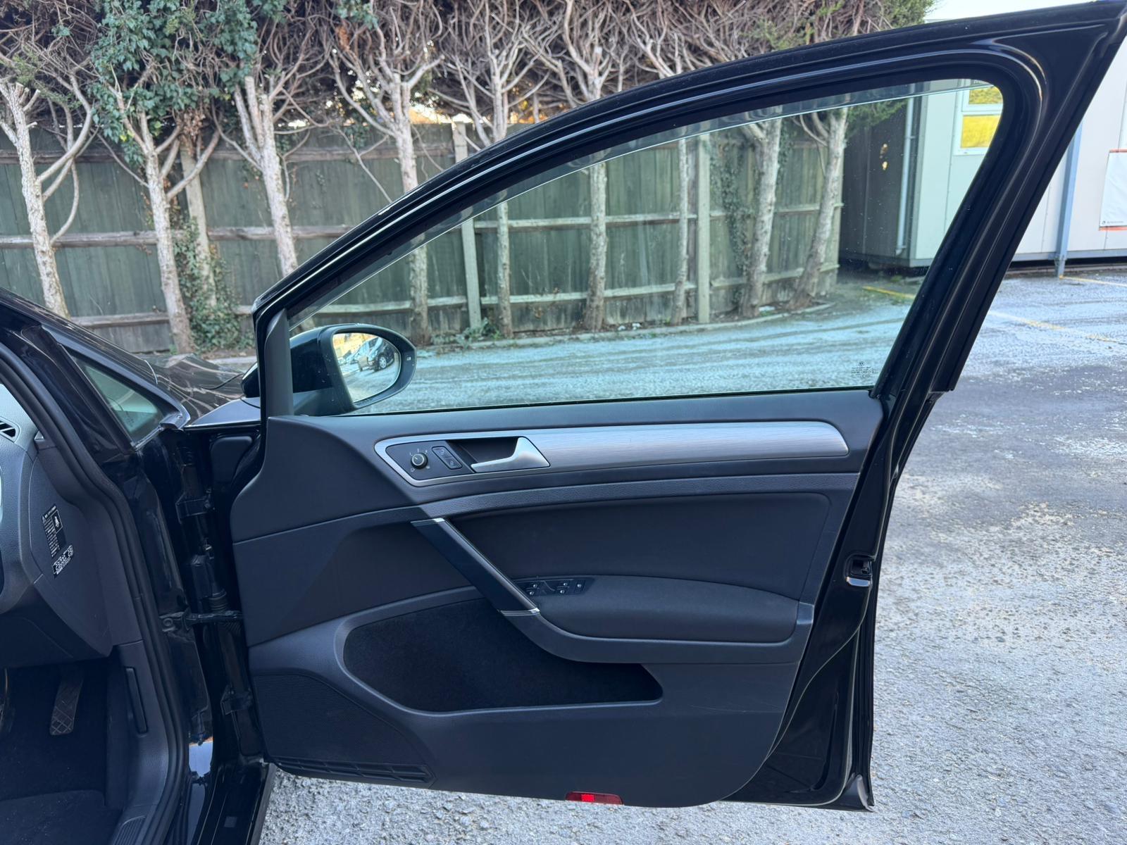 Volkswagen Golf 1.2 TSI BlueMotion Tech S Estate 5dr Petrol DSG Euro 5 (s/s) (105 ps)