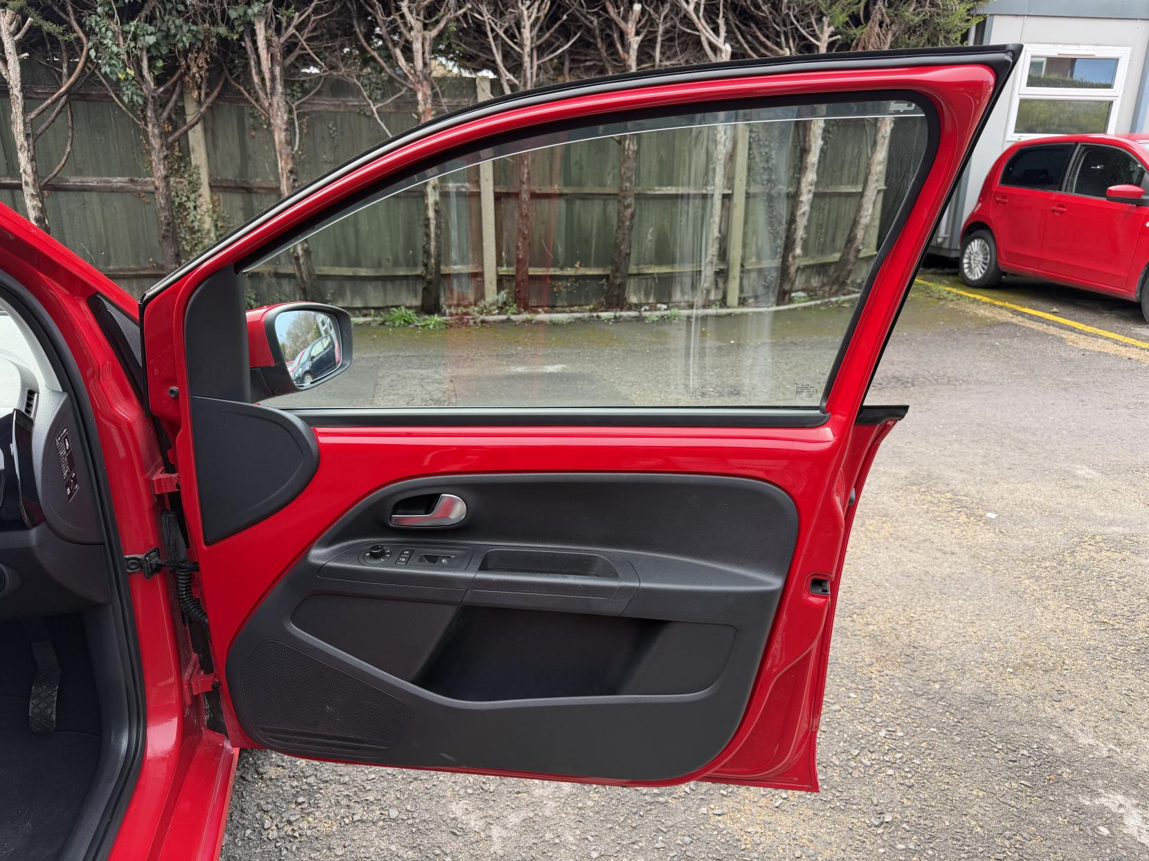 Volkswagen up! 1.0 High up! Hatchback 5dr Petrol ASG Euro 6 (75 ps)