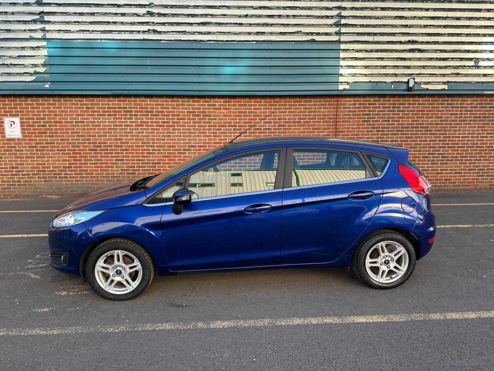 Ford Fiesta 1.0T EcoBoost Zetec Euro 5 (s/s) 5dr