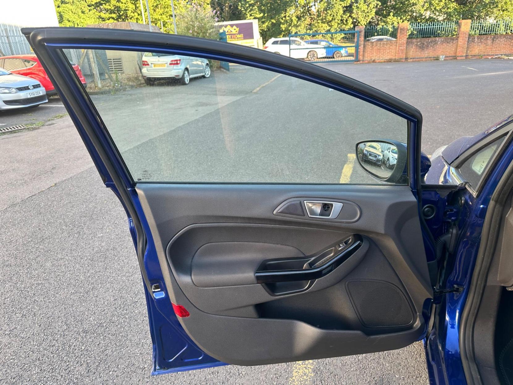 Ford Fiesta 1.0T EcoBoost Zetec Euro 5 (s/s) 5dr