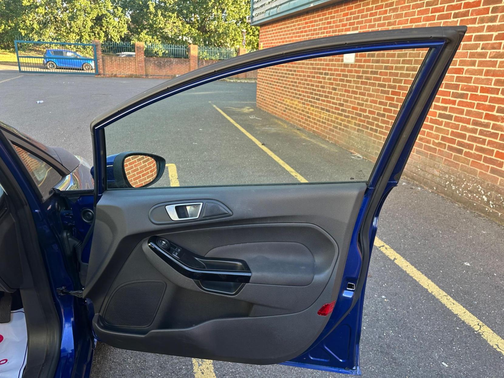Ford Fiesta 1.0T EcoBoost Zetec Euro 5 (s/s) 5dr