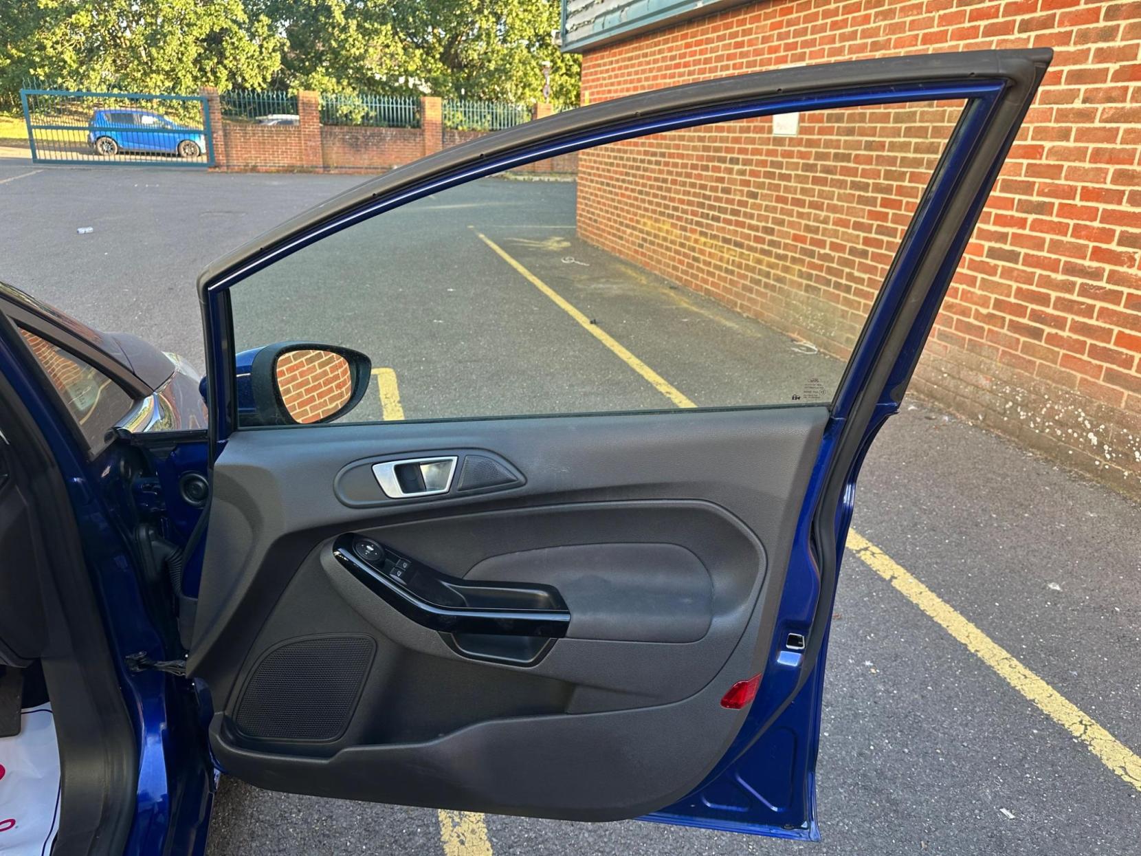 Ford Fiesta 1.0T EcoBoost Zetec Euro 5 (s/s) 5dr
