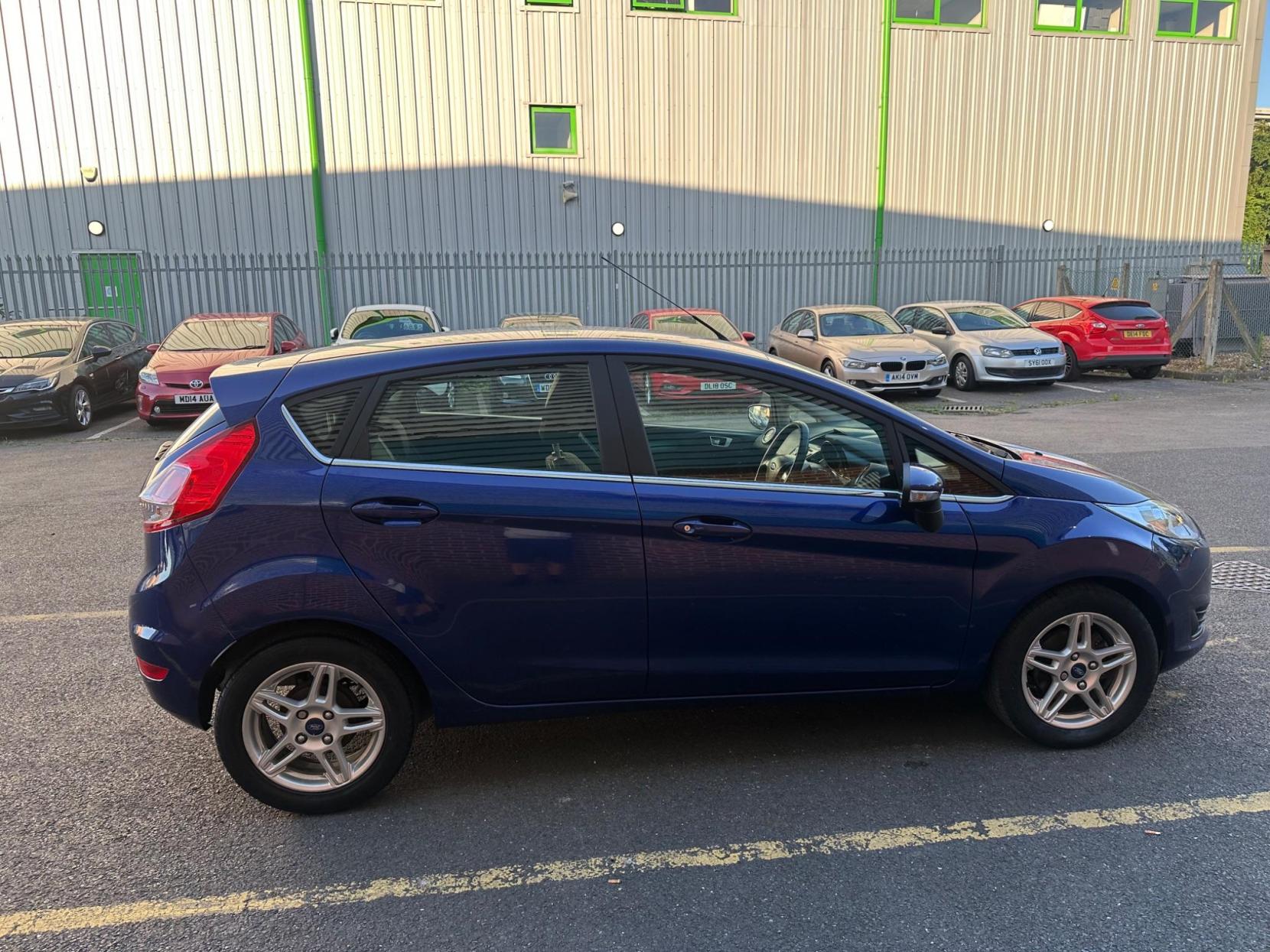 Ford Fiesta 1.0T EcoBoost Zetec Euro 5 (s/s) 5dr