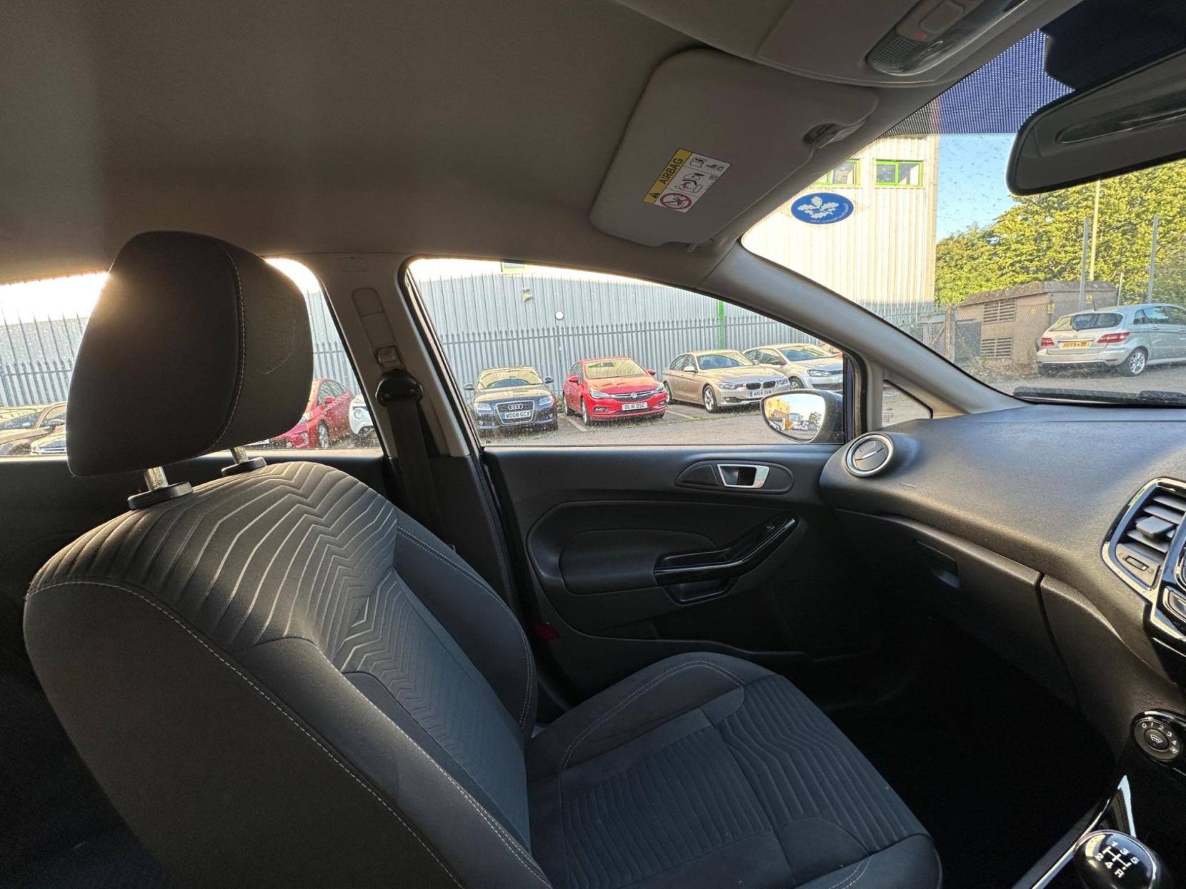Ford Fiesta 1.0T EcoBoost Zetec Euro 5 (s/s) 5dr