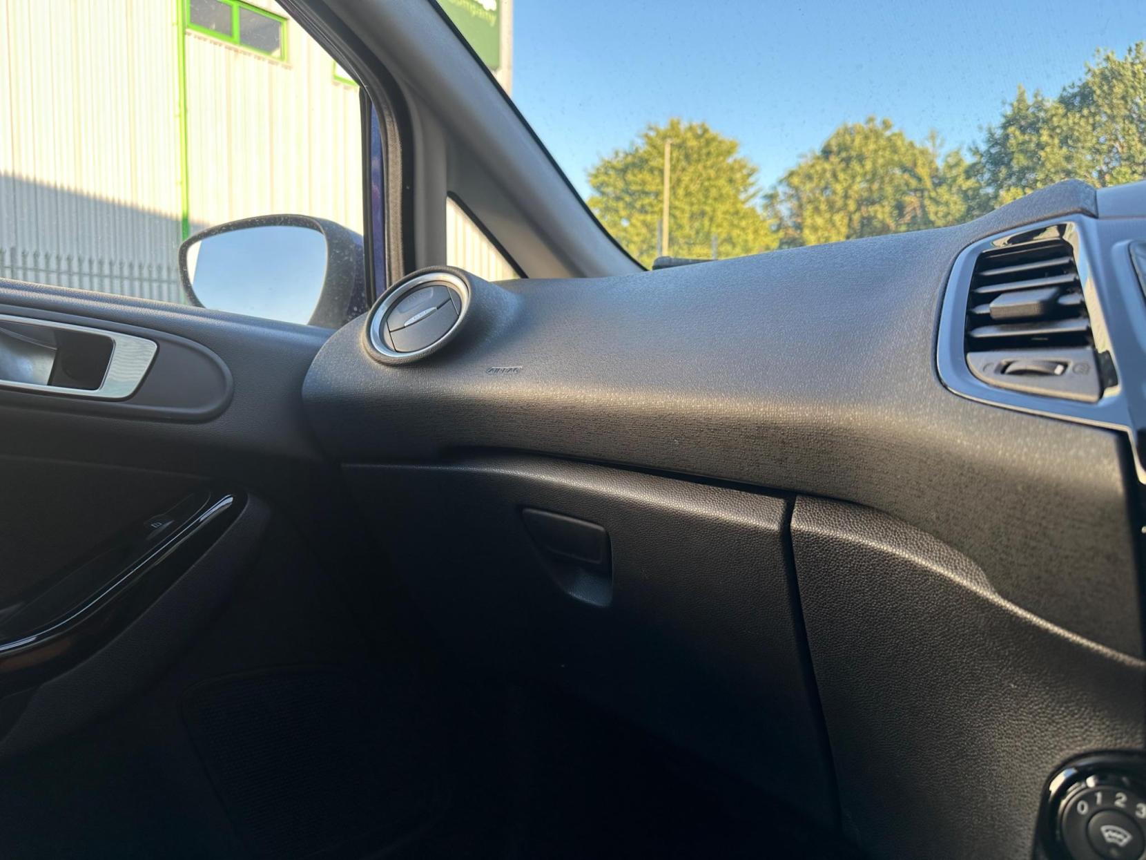 Ford Fiesta 1.0T EcoBoost Zetec Euro 5 (s/s) 5dr