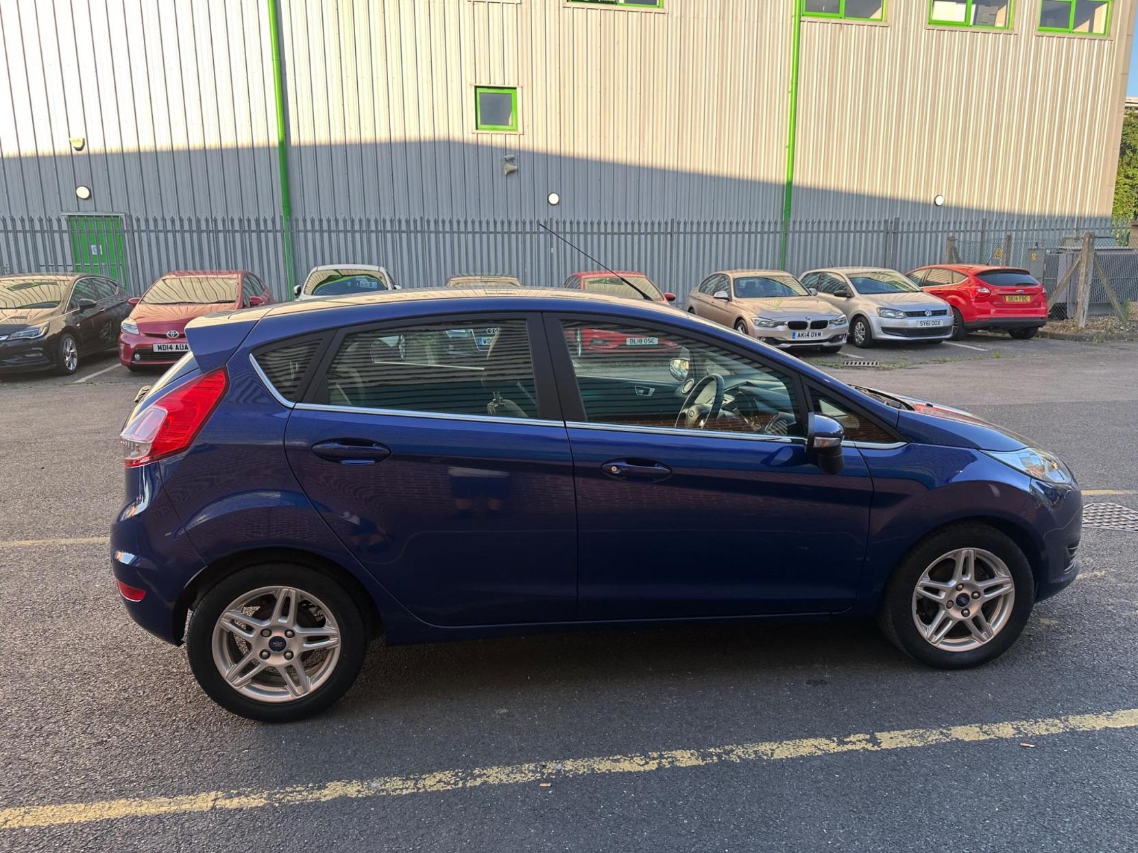 Ford Fiesta 1.0T EcoBoost Zetec Euro 5 (s/s) 5dr