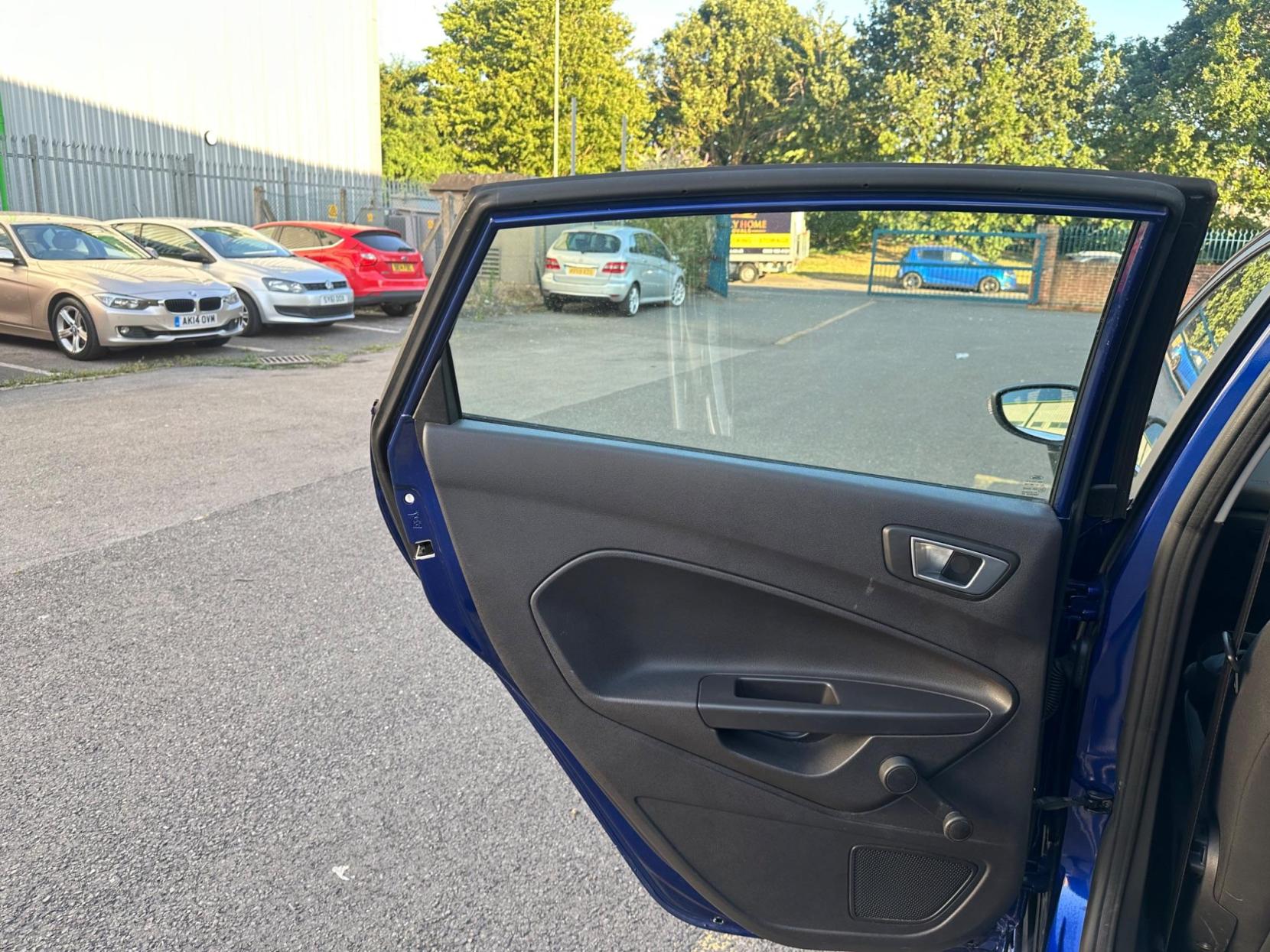 Ford Fiesta 1.0T EcoBoost Zetec Euro 5 (s/s) 5dr