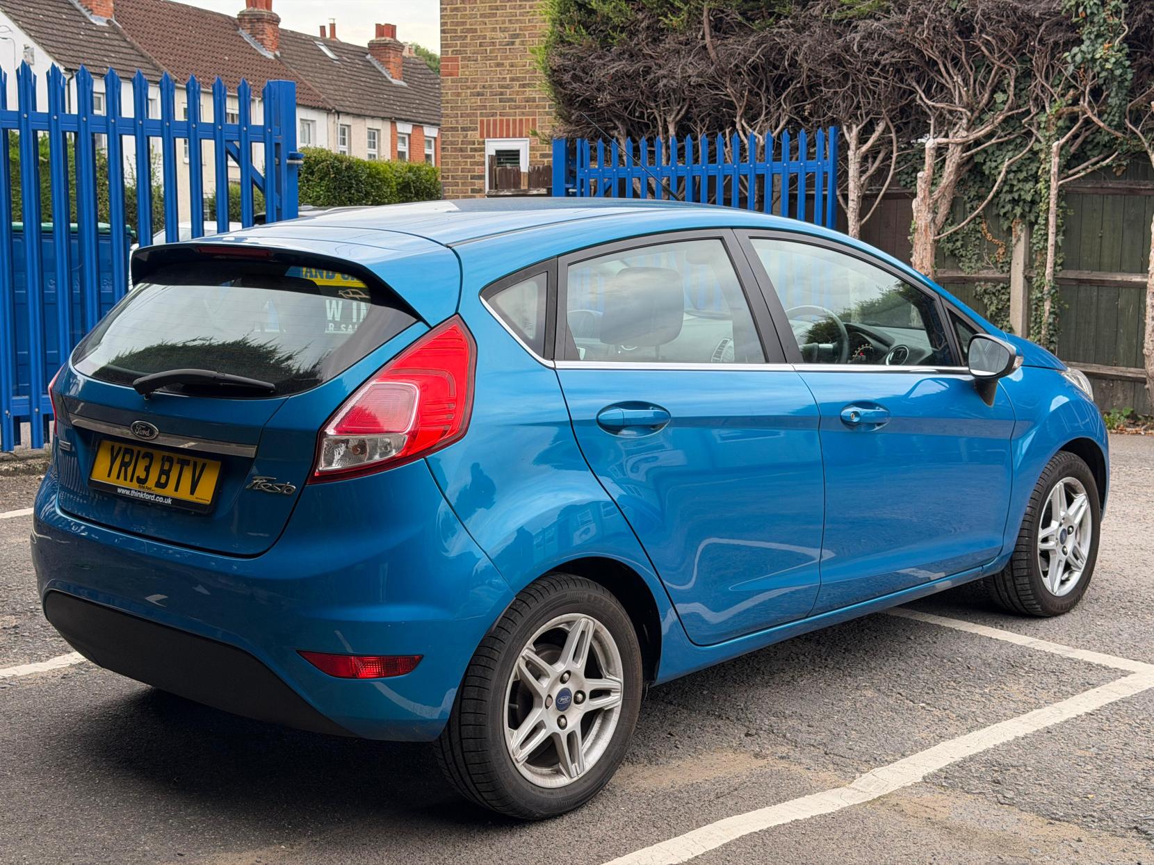Ford Fiesta 1.0T EcoBoost Zetec Hatchback 5dr Petrol Manual Euro 5 (s/s) (100 ps)