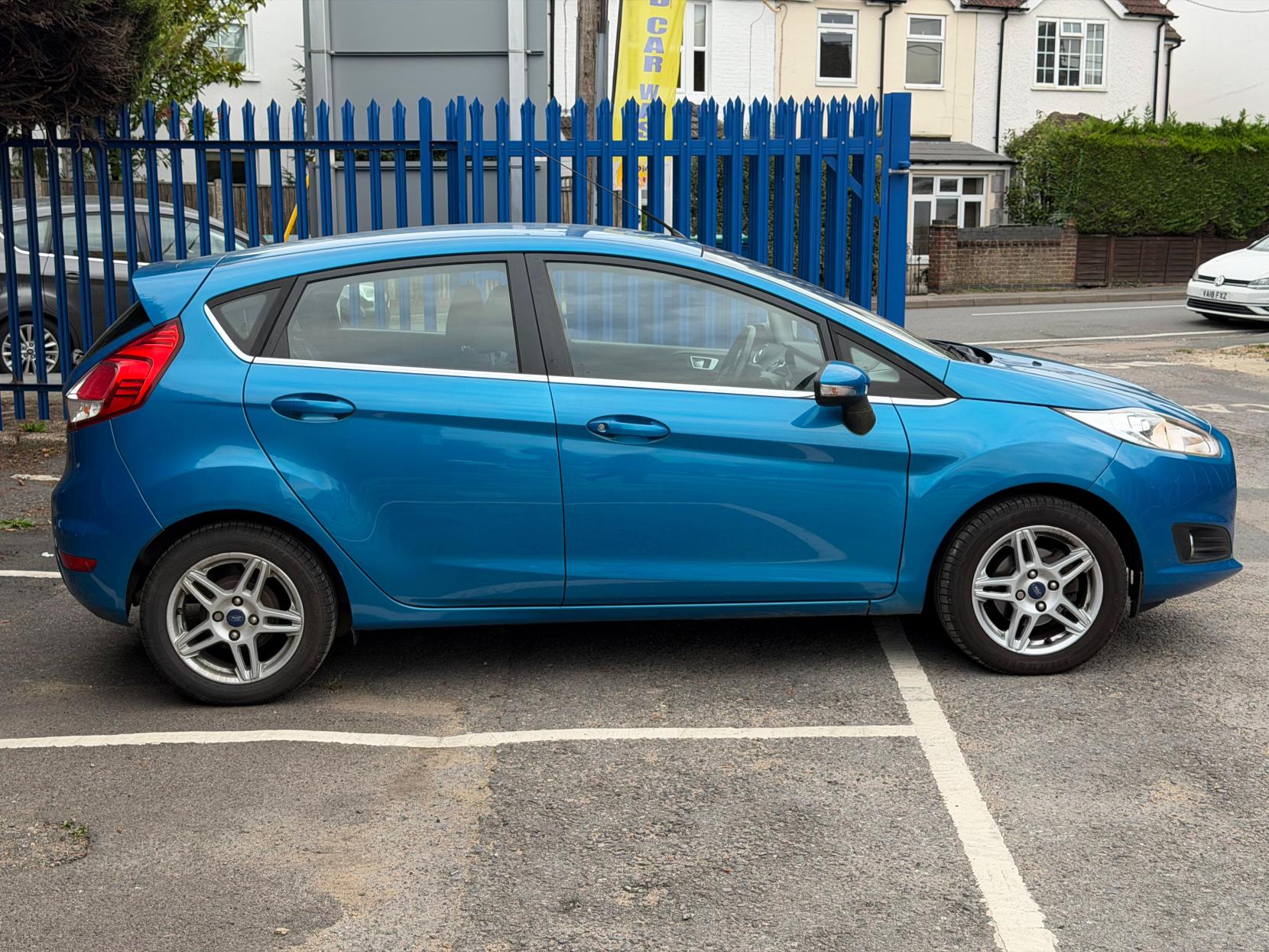 Ford Fiesta 1.0T EcoBoost Zetec Hatchback 5dr Petrol Manual Euro 5 (s/s) (100 ps)