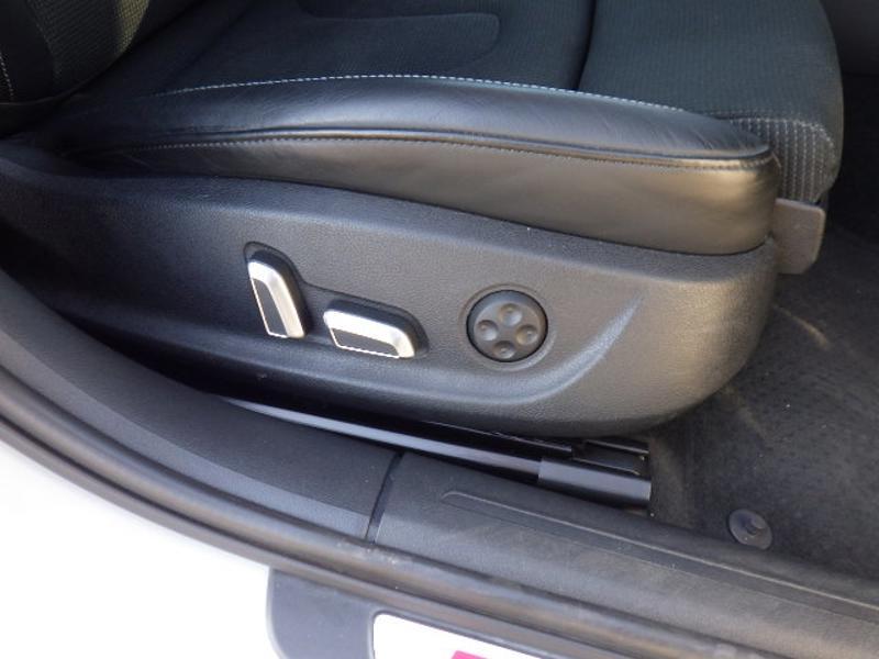 Audi A4 Avant 2.0 TFSI S line Estate 5dr Petrol Multitronic Euro 5 (s/s) (211 ps)