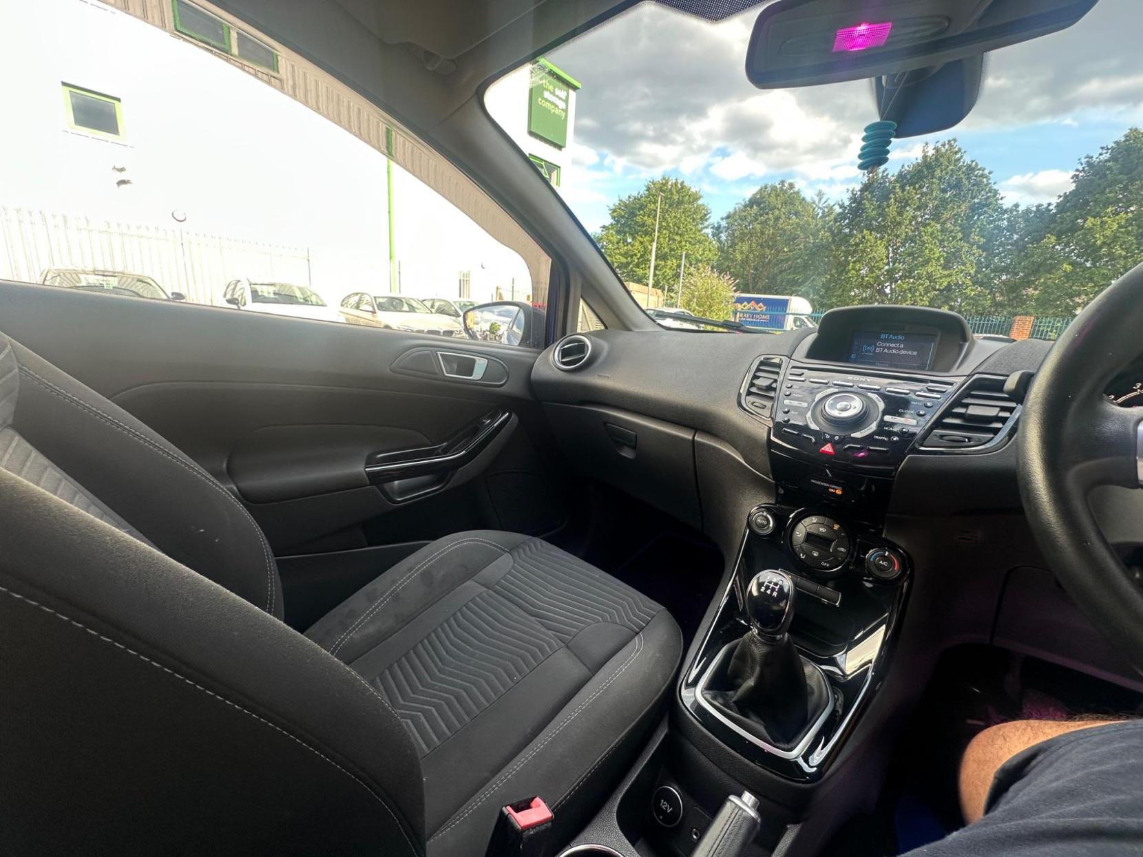 Ford Fiesta 1.0T EcoBoost Titanium Euro 5 (s/s) 3dr