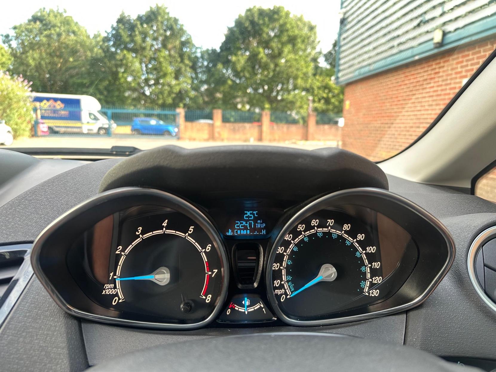 Ford Fiesta 1.0T EcoBoost Titanium Euro 5 (s/s) 3dr
