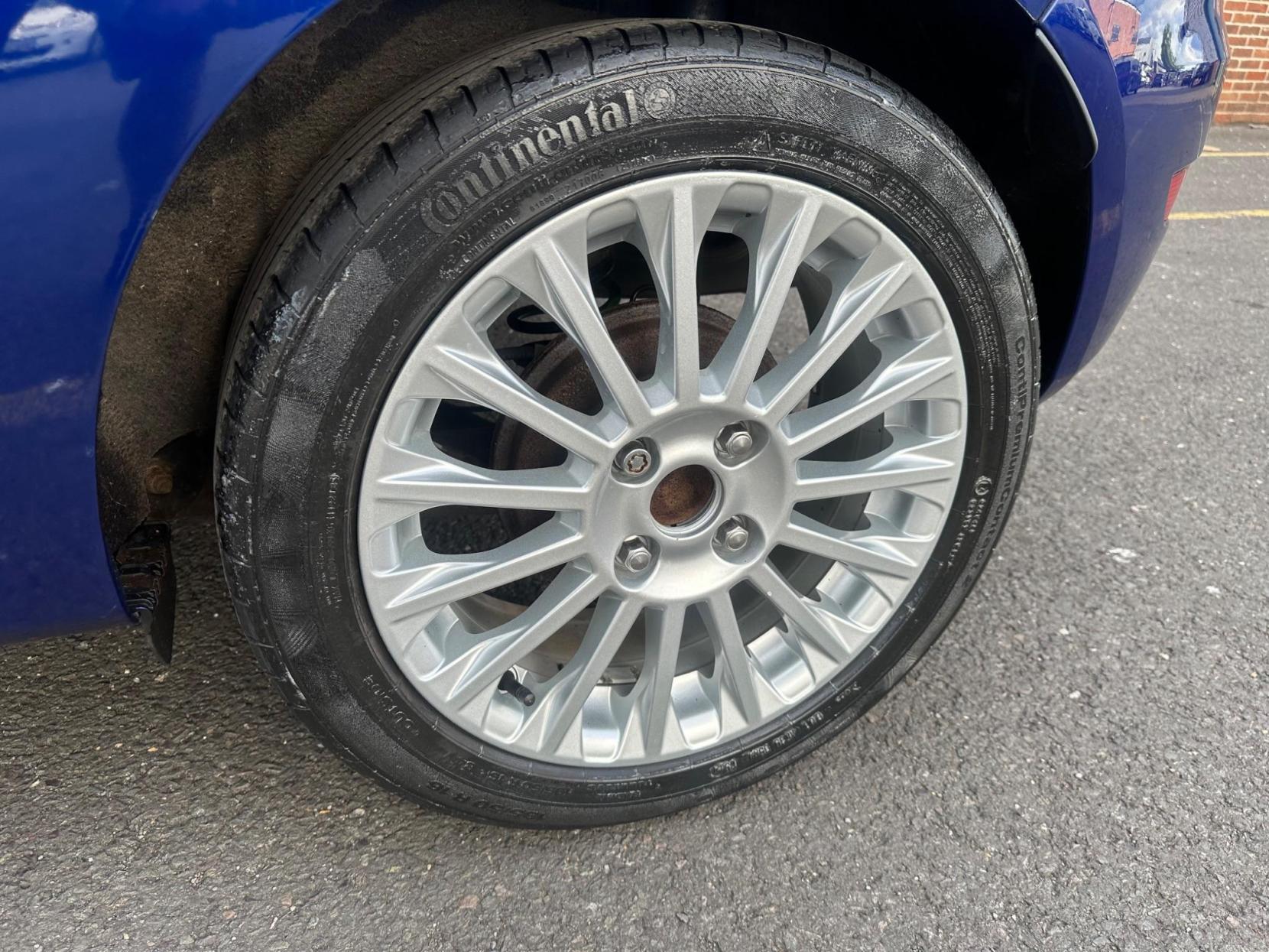 Ford Fiesta 1.0T EcoBoost Titanium Euro 5 (s/s) 3dr