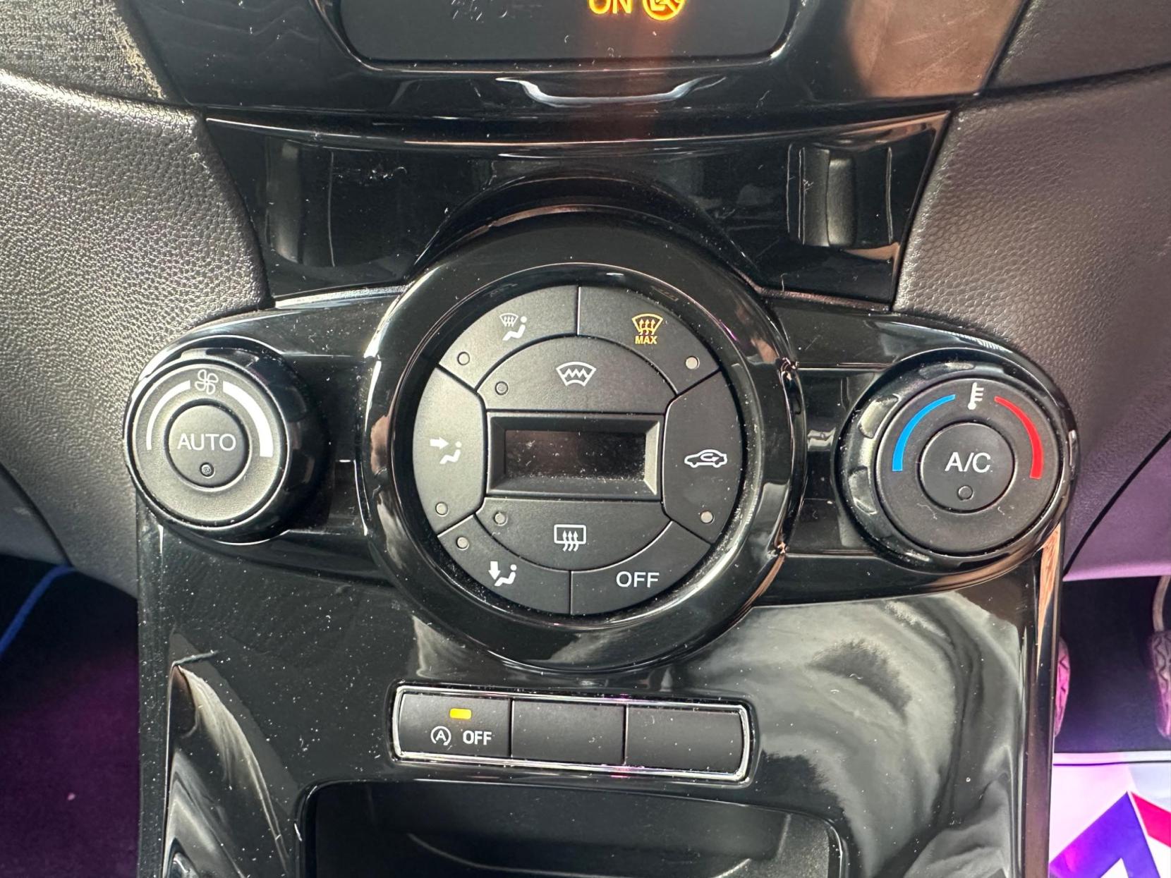 Ford Fiesta 1.0T EcoBoost Titanium Euro 5 (s/s) 3dr