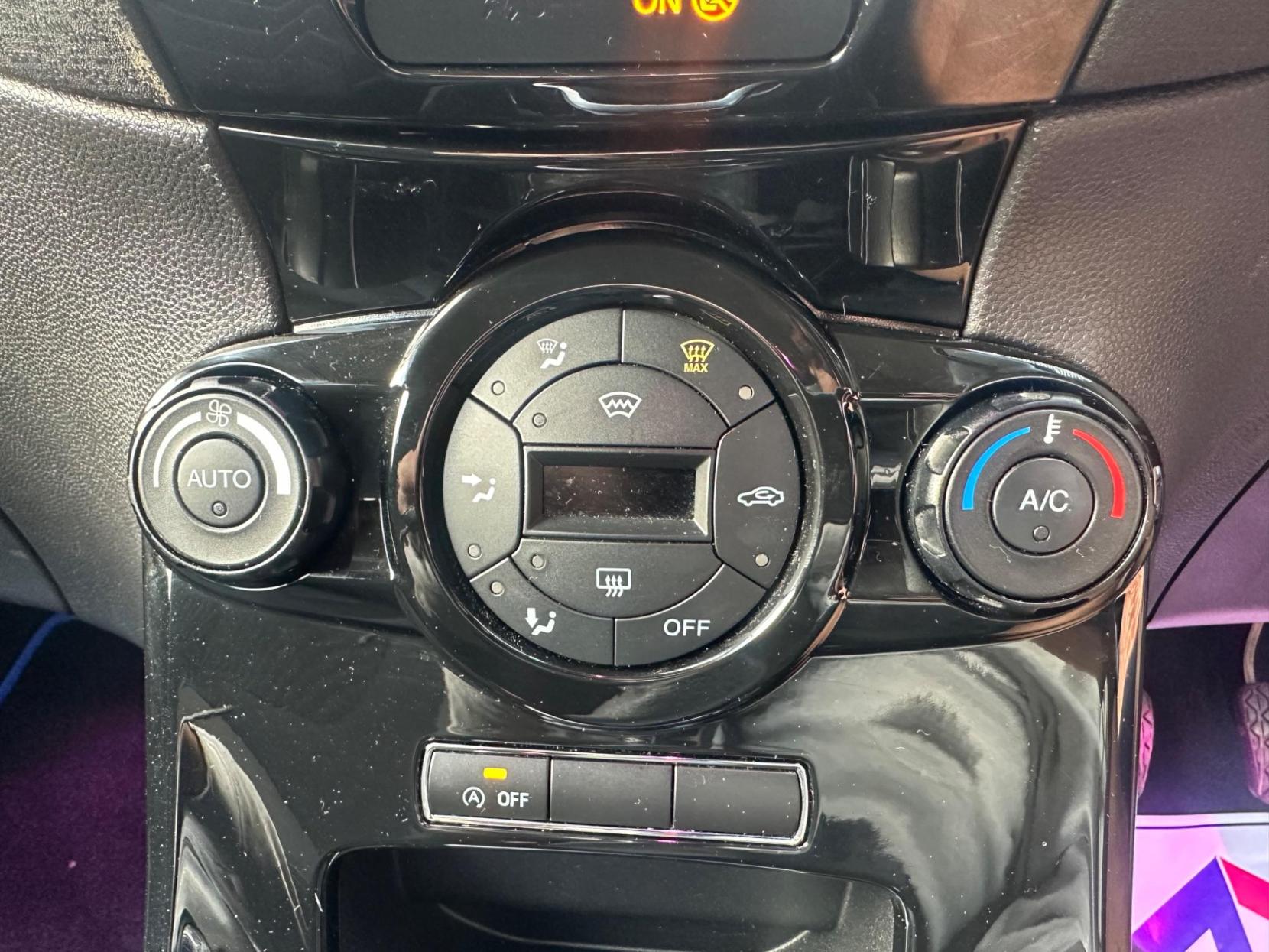 Ford Fiesta 1.0T EcoBoost Titanium Euro 5 (s/s) 3dr