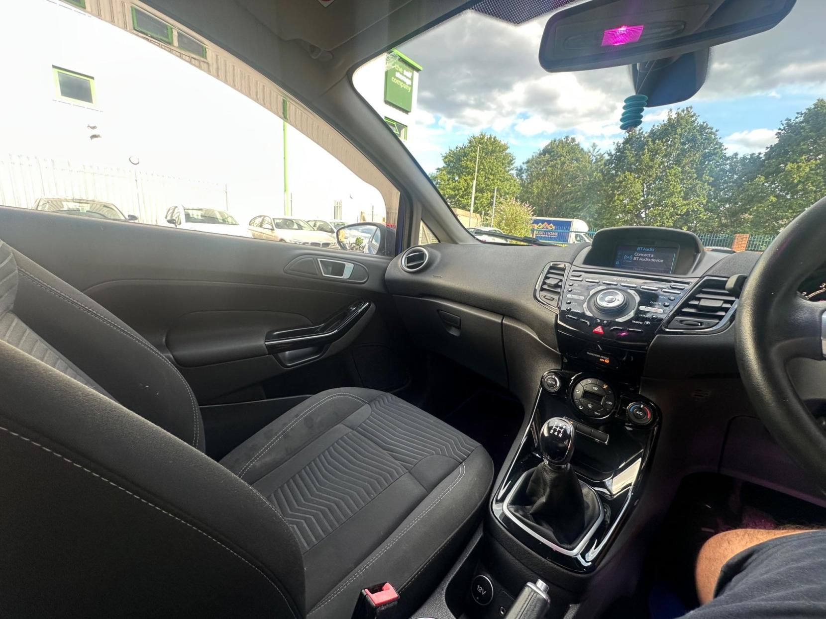 Ford Fiesta 1.0T EcoBoost Titanium Euro 5 (s/s) 3dr