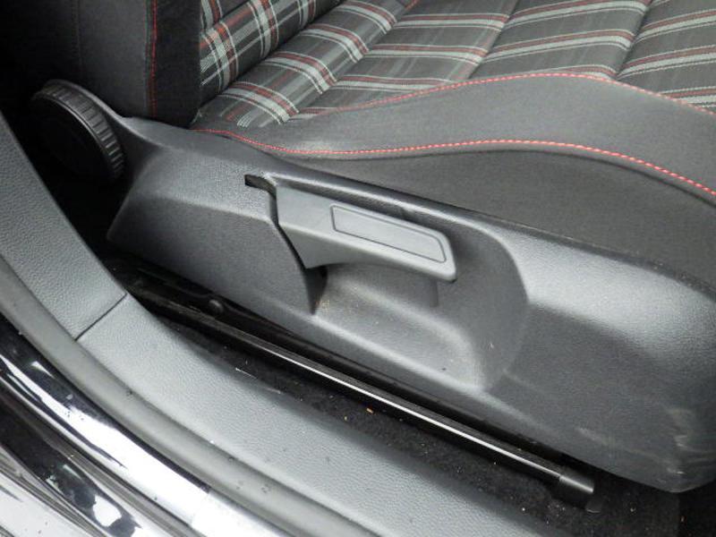 Volkswagen Golf 2.0 TSI GTI Hatchback 5dr Petrol DSG Euro 5 (210 ps)