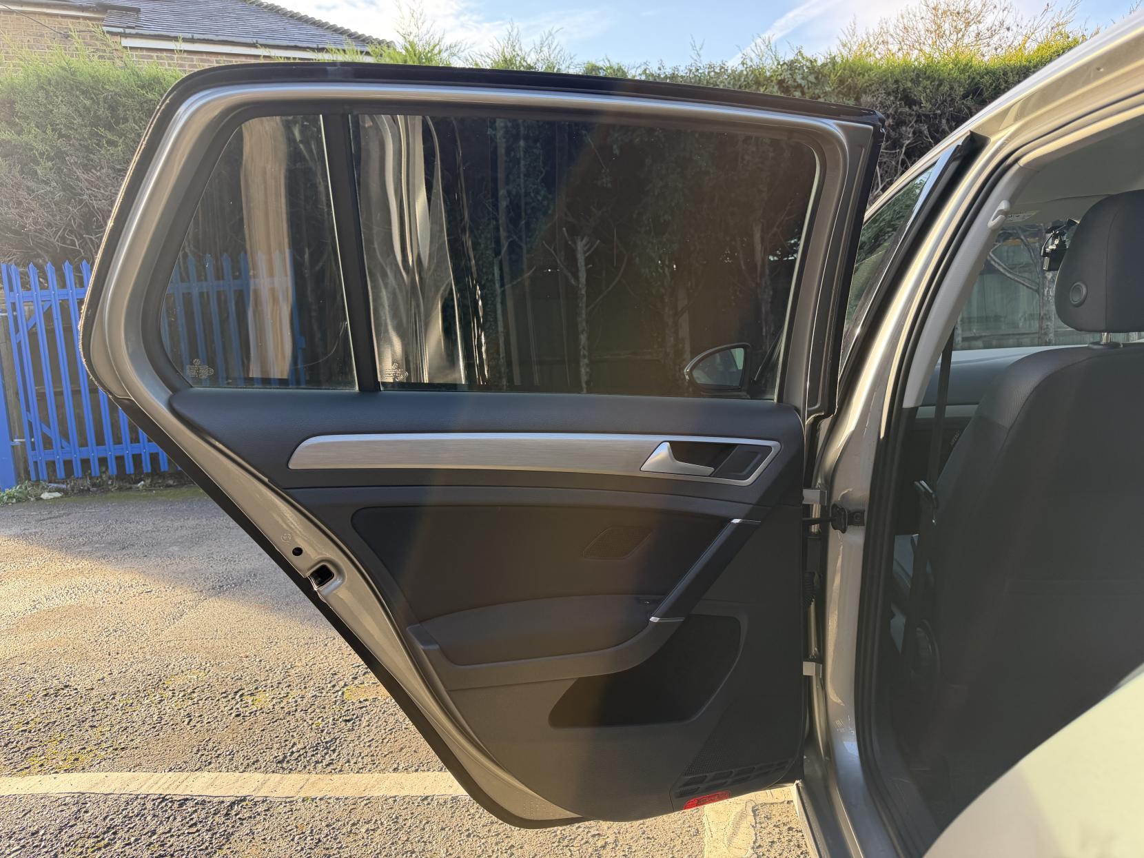 Volkswagen Golf 1.2 TSI BlueMotion Tech S Hatchback 5dr Petrol DSG Euro 5 (s/s) (105 ps)