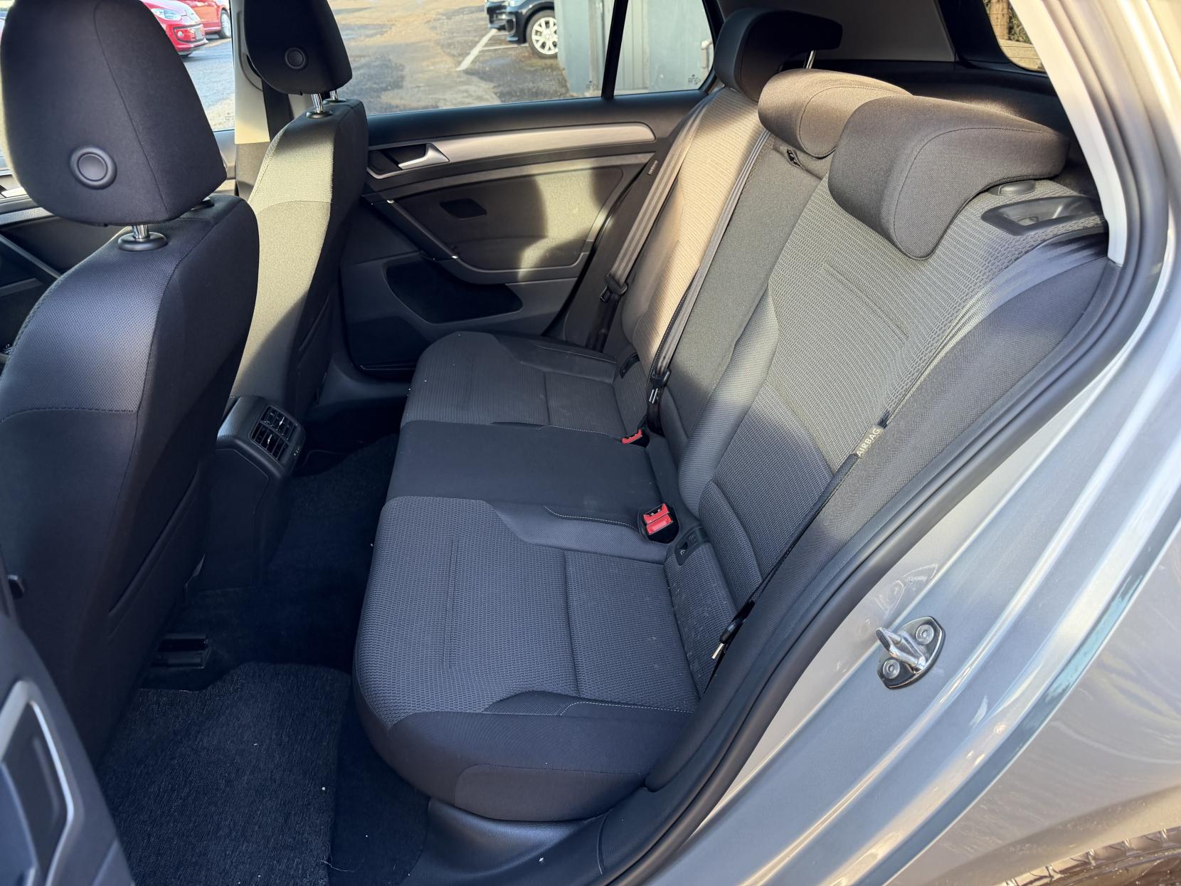 Volkswagen Golf 1.2 TSI BlueMotion Tech S Hatchback 5dr Petrol DSG Euro 5 (s/s) (105 ps)