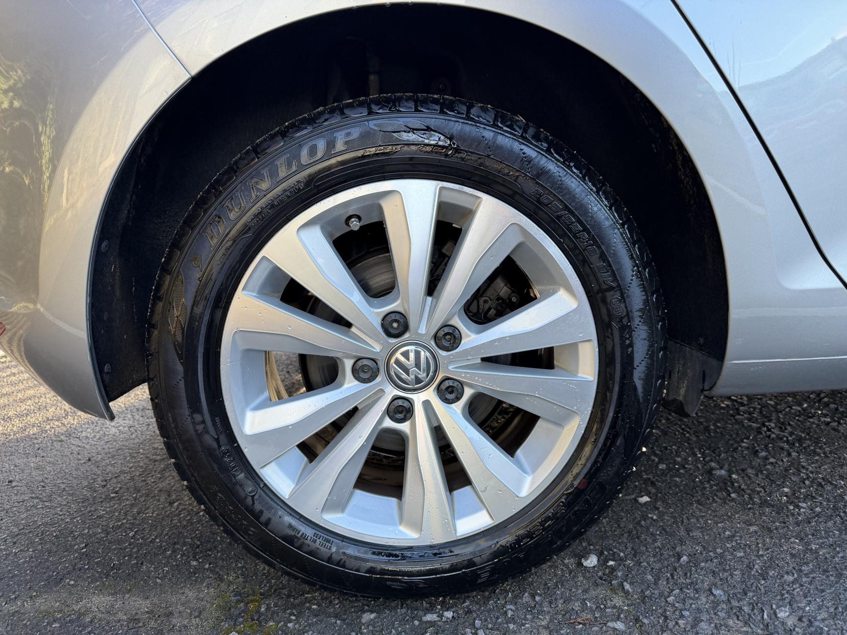 Volkswagen Golf 1.2 TSI BlueMotion Tech S Hatchback 5dr Petrol DSG Euro 5 (s/s) (105 ps)