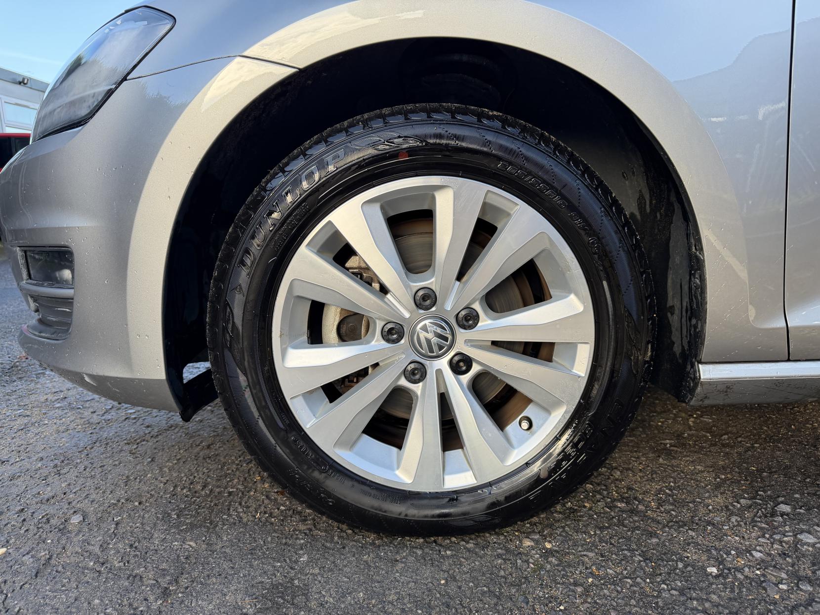 Volkswagen Golf 1.2 TSI BlueMotion Tech S Hatchback 5dr Petrol DSG Euro 5 (s/s) (105 ps)