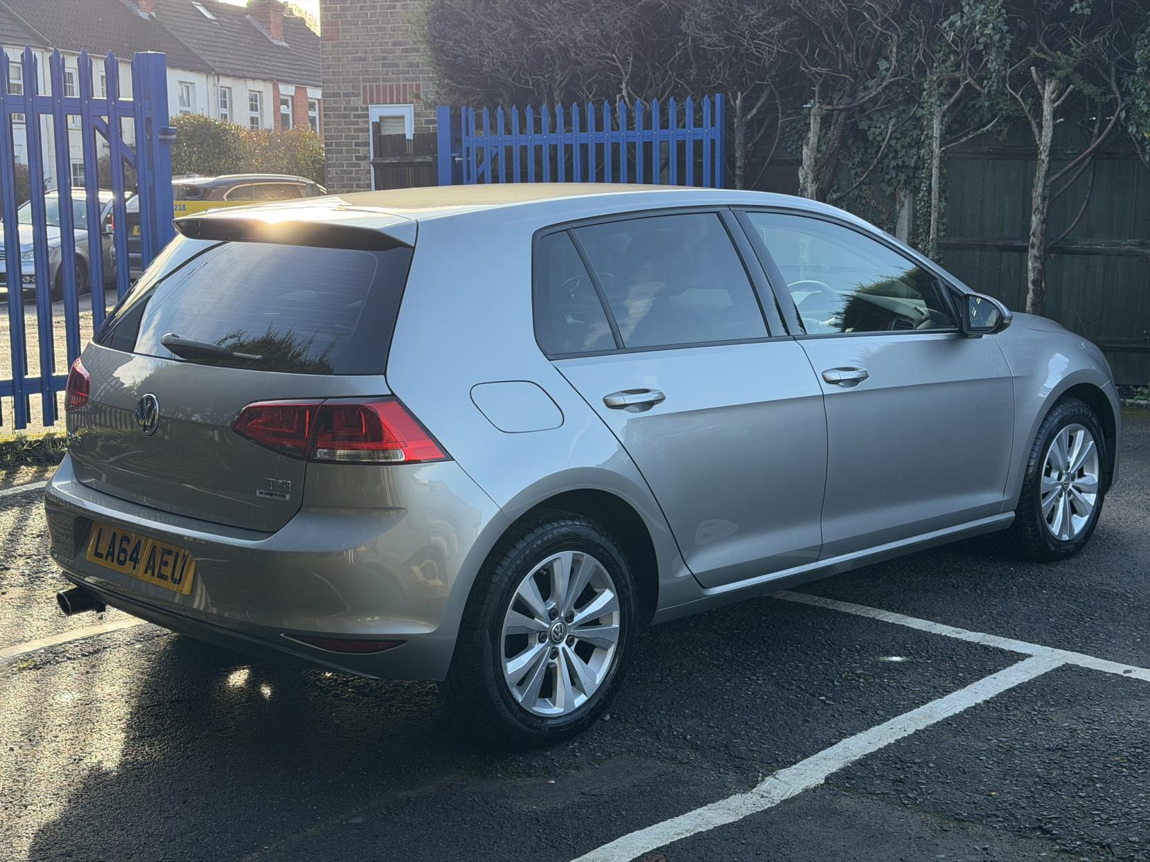 Volkswagen Golf 1.2 TSI BlueMotion Tech S Hatchback 5dr Petrol DSG Euro 5 (s/s) (105 ps)