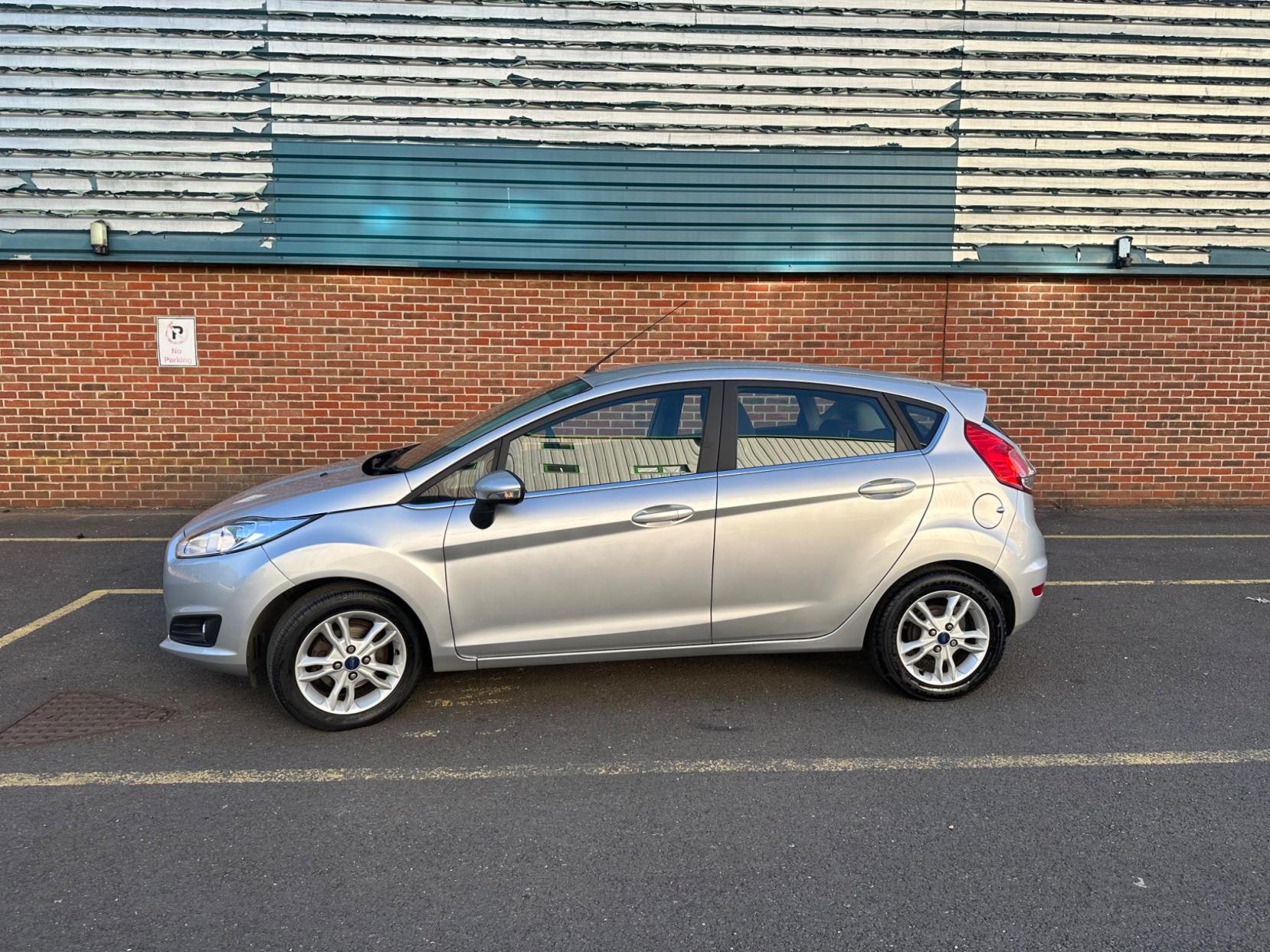 Ford Fiesta 1.0T EcoBoost Zetec Euro 6 (s/s) 5dr