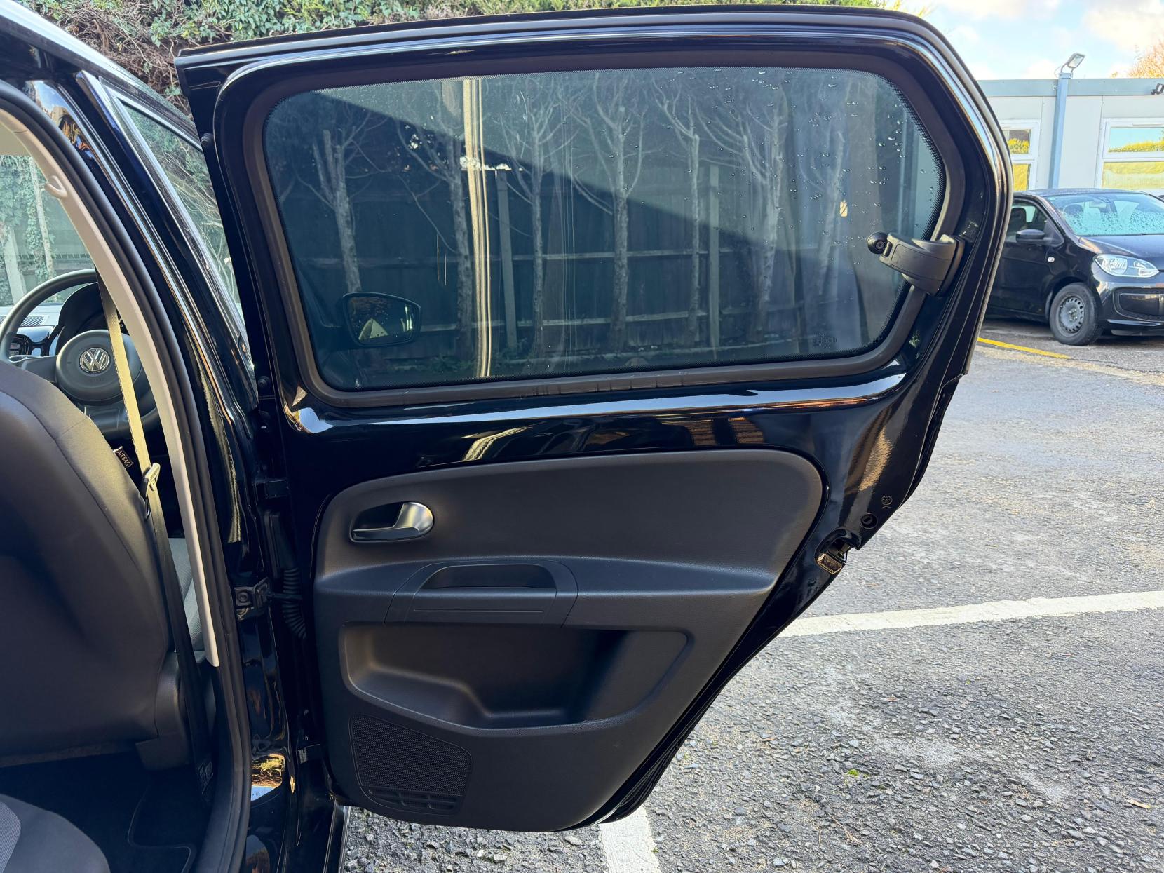 Volkswagen up! 1.0 High up! Hatchback 5dr Petrol ASG Euro 6 (75 ps)