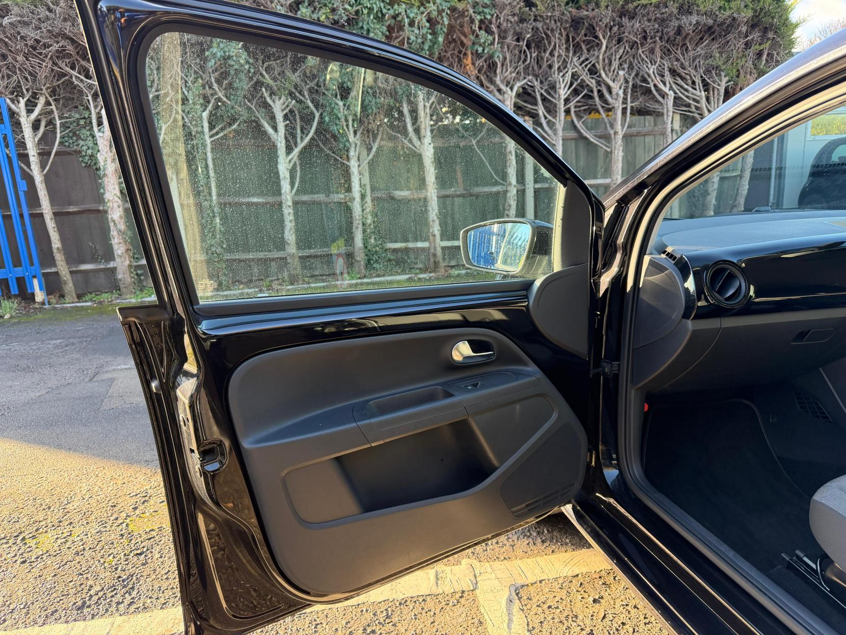 Volkswagen up! 1.0 High up! Hatchback 5dr Petrol ASG Euro 6 (75 ps)