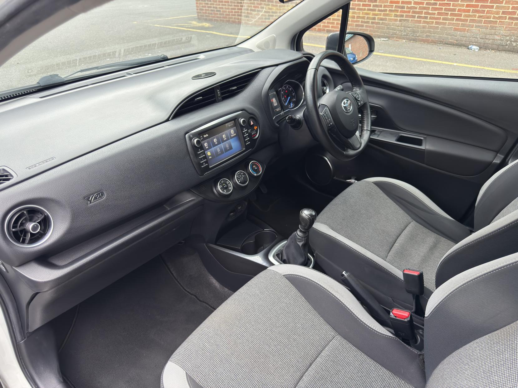 Toyota Yaris 1.5 VVT-i Y20 Hatchback 5dr Petrol Manual Euro 6 (111 ps)