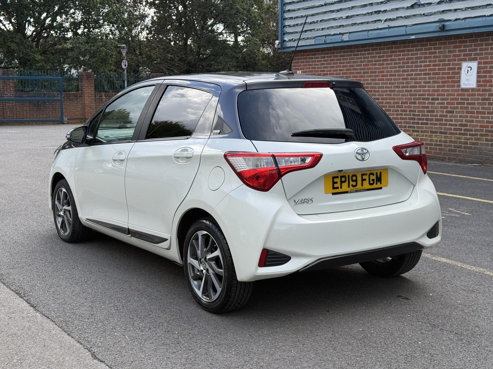 Toyota Yaris 1.5 VVT-i Y20 Hatchback 5dr Petrol Manual Euro 6 (111 ps)