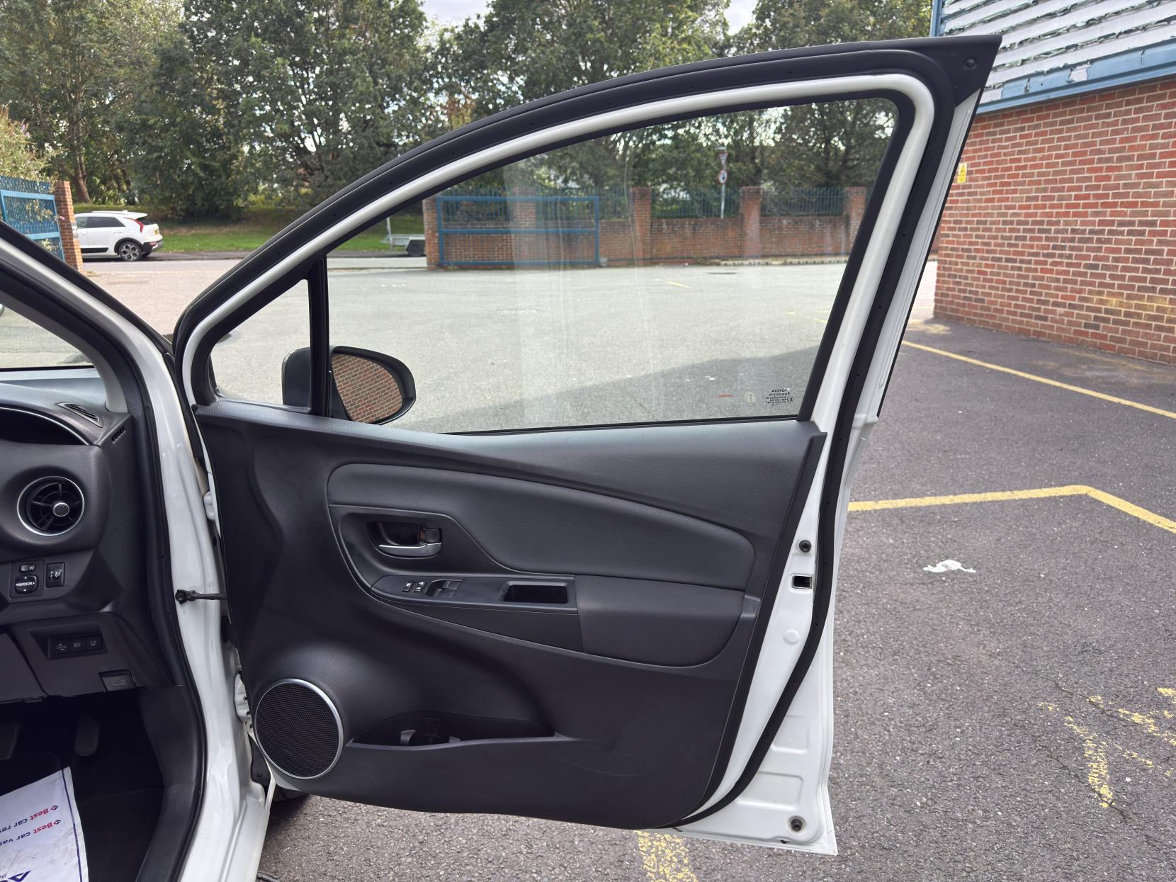 Toyota Yaris 1.5 VVT-i Y20 Hatchback 5dr Petrol Manual Euro 6 (111 ps)