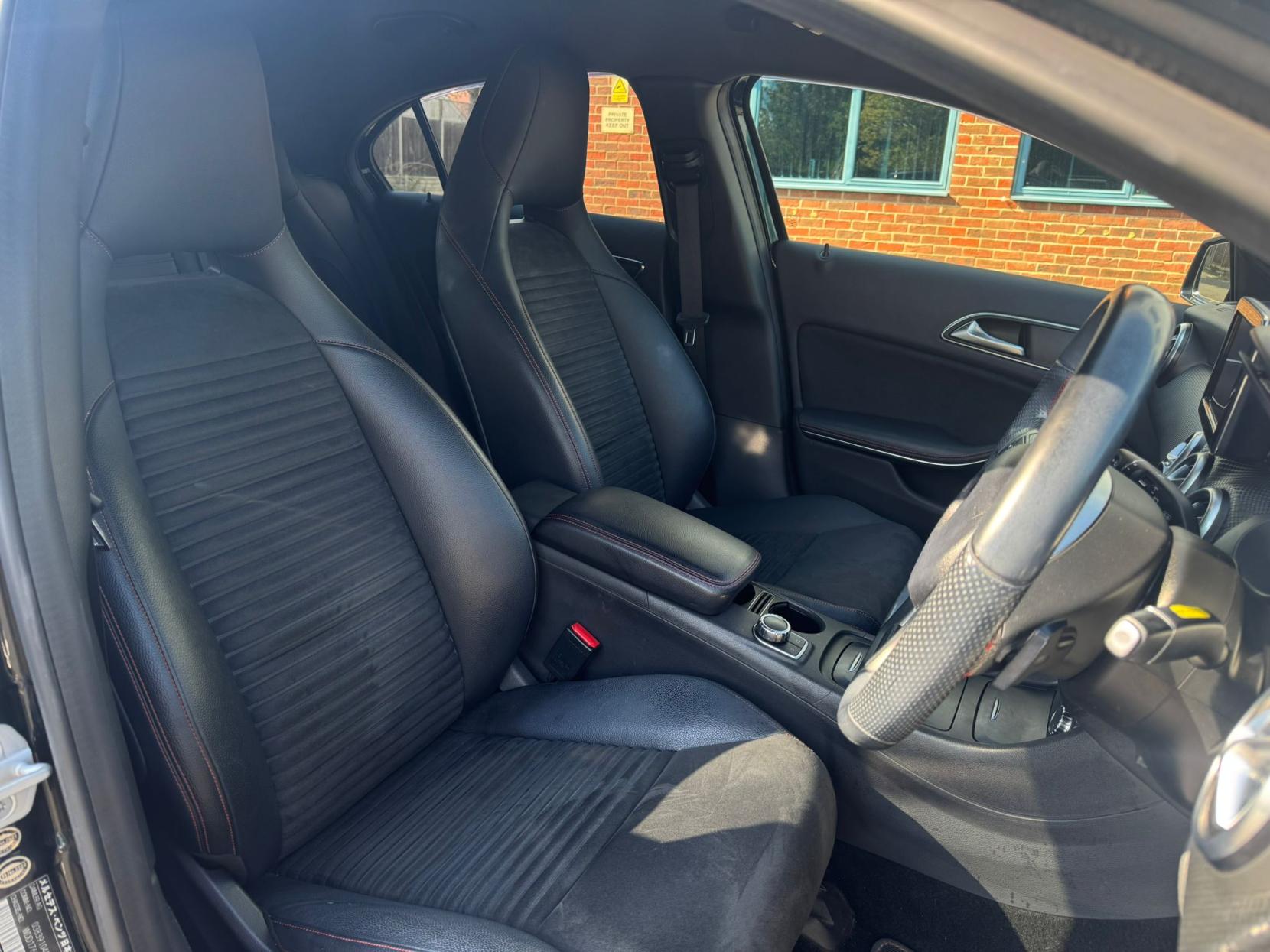 Mercedes-Benz A Class 1.6 A180 BlueEfficiency Sport 7G-DCT Euro 6 (s/s) 5dr