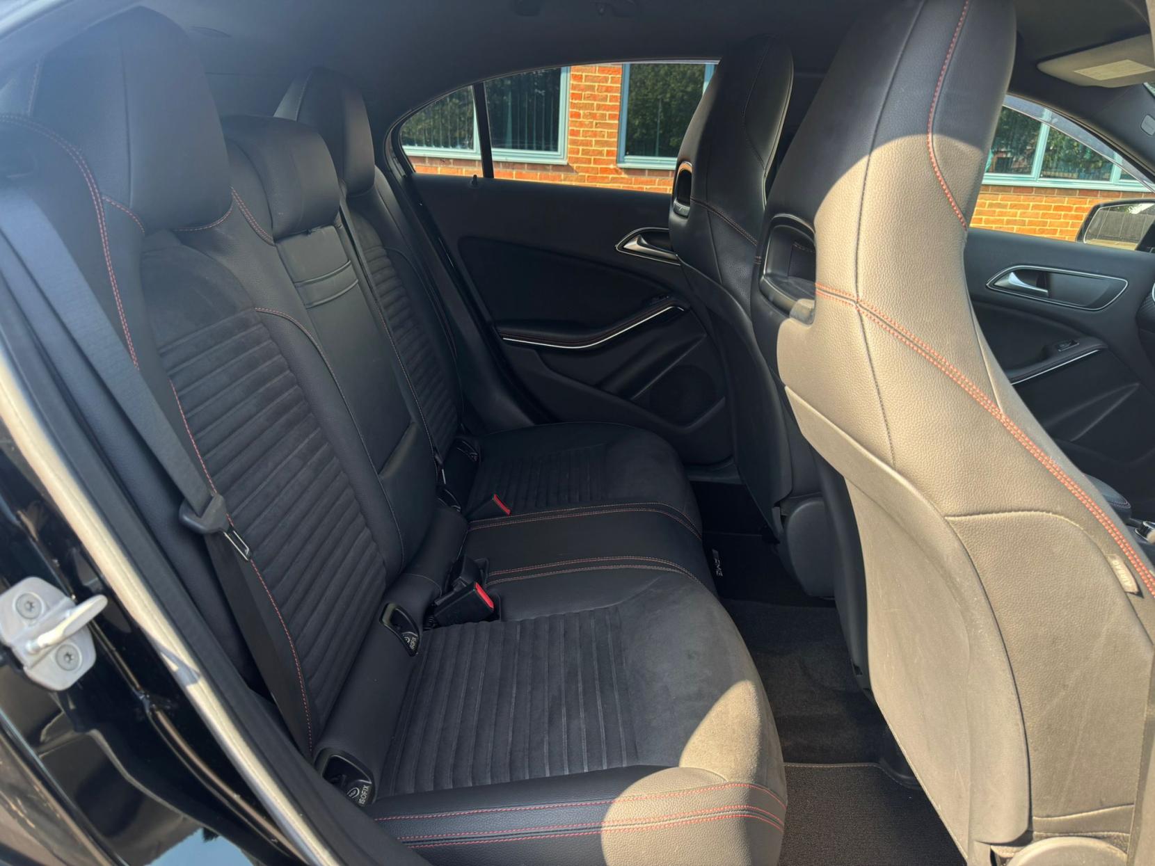 Mercedes-Benz A Class 1.6 A180 BlueEfficiency Sport 7G-DCT Euro 6 (s/s) 5dr